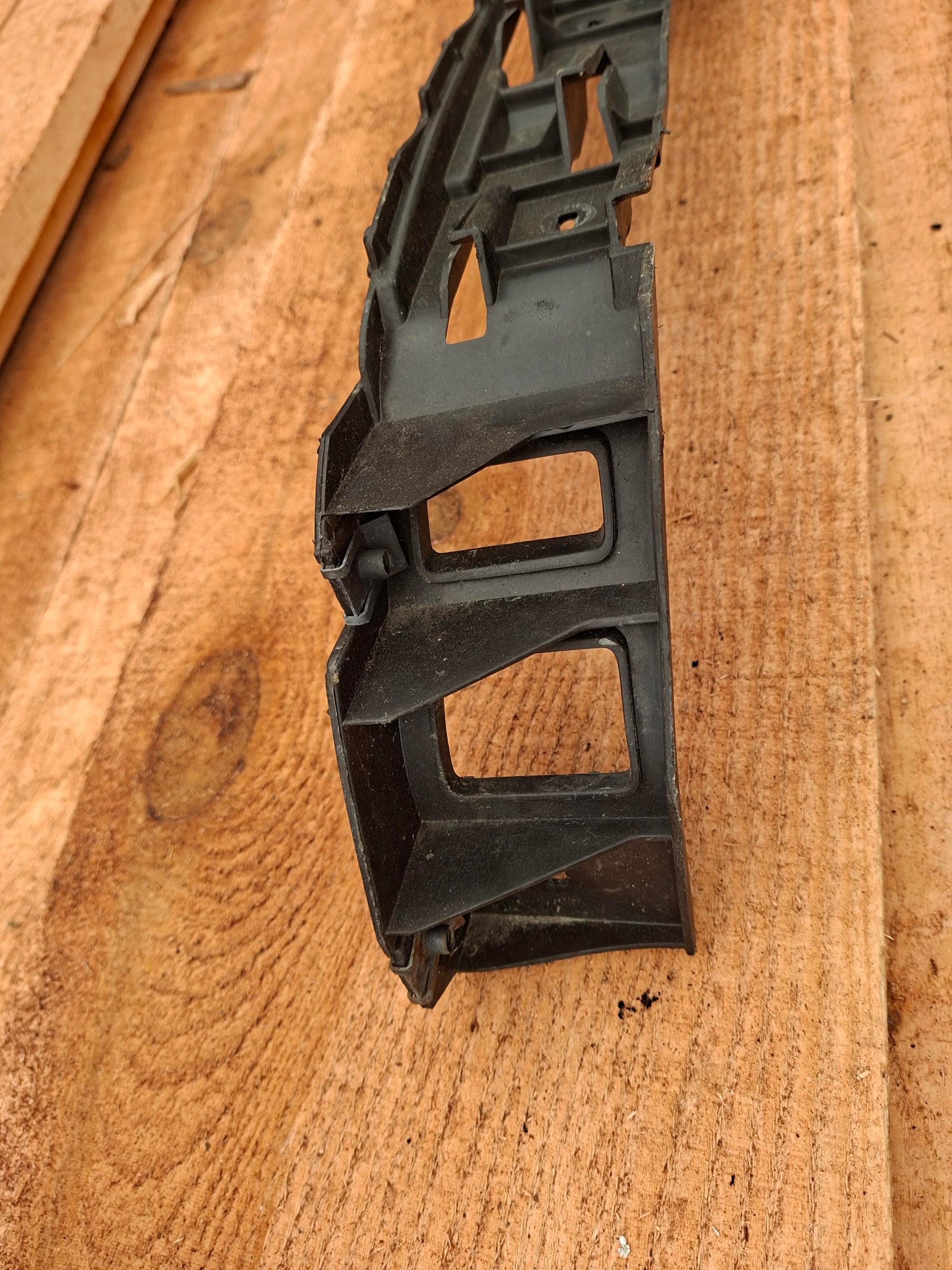bumper bracket right rear part VOLKSWAGEN VW GOLF VI 1k9807394