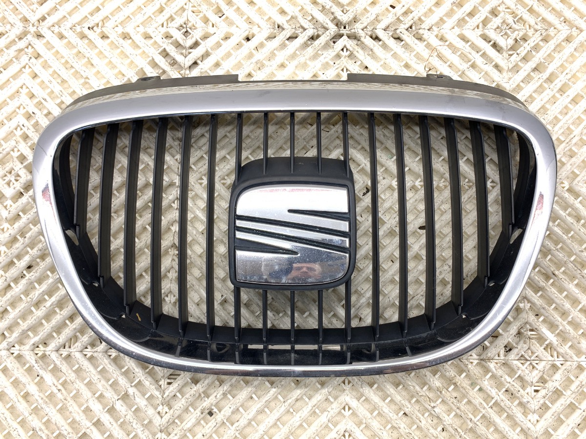 решетка радиатора seat ALTEA Минивен