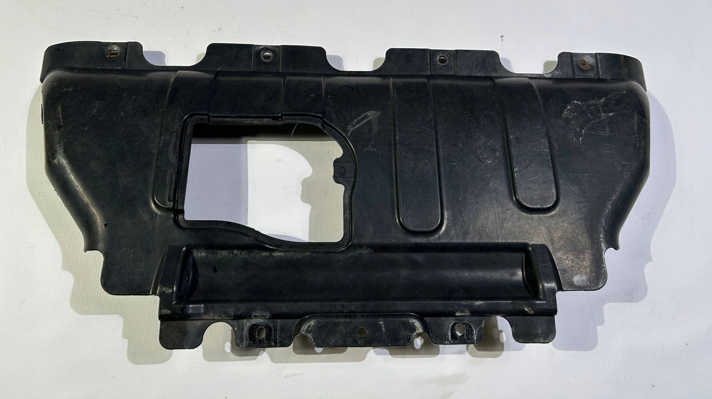 cover lower of the engine chassis dol Dodge Durango Grand Cherokee 5.7 2011