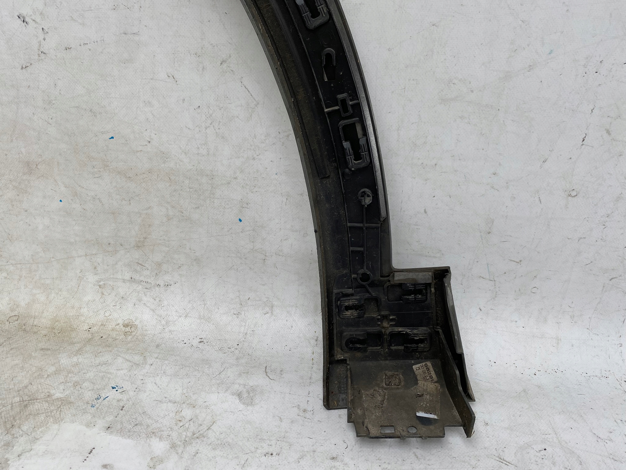 AUDI E-TRON 18- Moulage Couverture Aile Droite Avant 4KE853718F