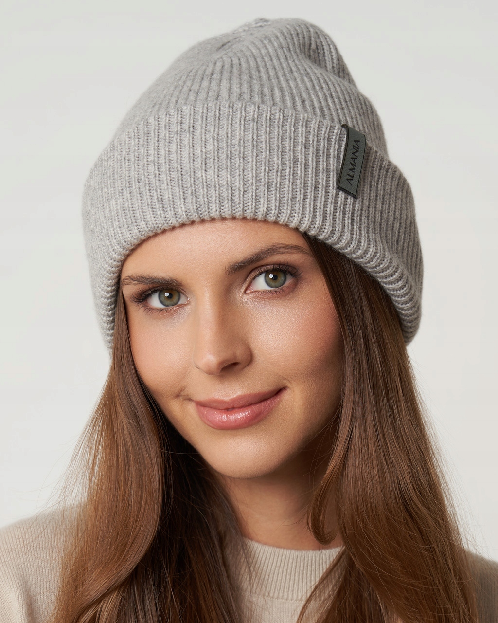 Vlněná čepice Almania s hedvábnou podšívkou šedá