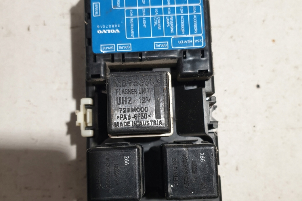 Module fusibles VOLVO S40 30807016