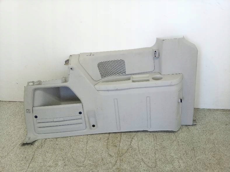 TAPICERKA BOCZEK BAGAŻNIKA LEWY TYŁ Chrysler Grand Voyager V