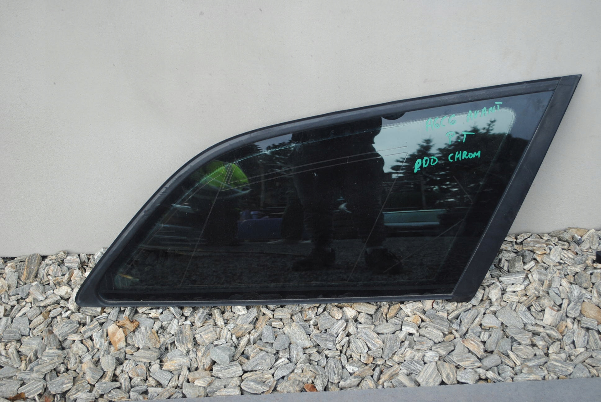 SZYBA KAROSERYJNA BAGAŻNIKA PRAWA TYLNA POD CHROM AUDI A6 C6 AVANT Producent części Audi OE