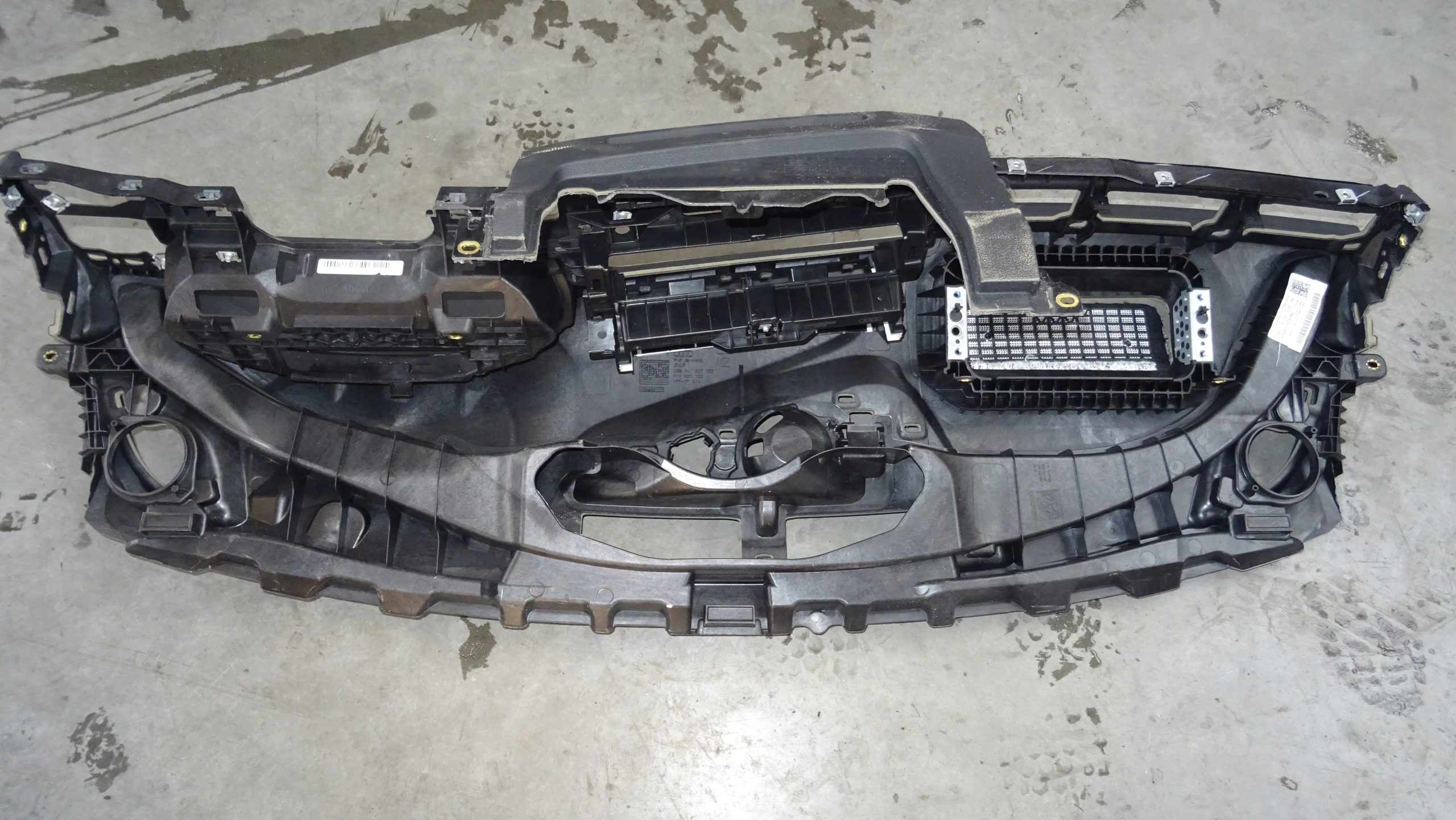 dashboard instrument panel Audi OE 8W1858041 NR M1020