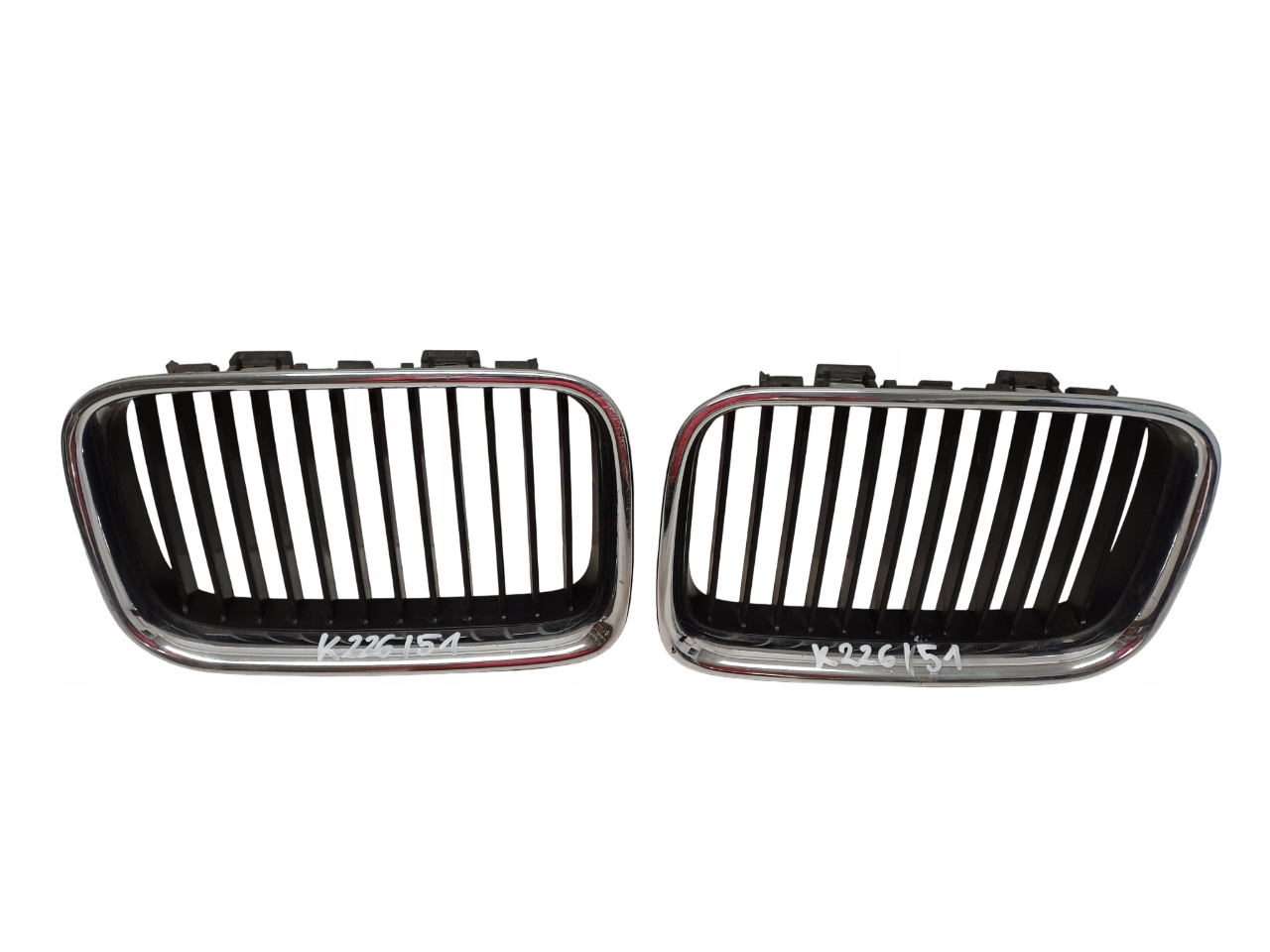 BMW E36 90- GRILL GRIL NERKI KOMPLET 8122237 8122238