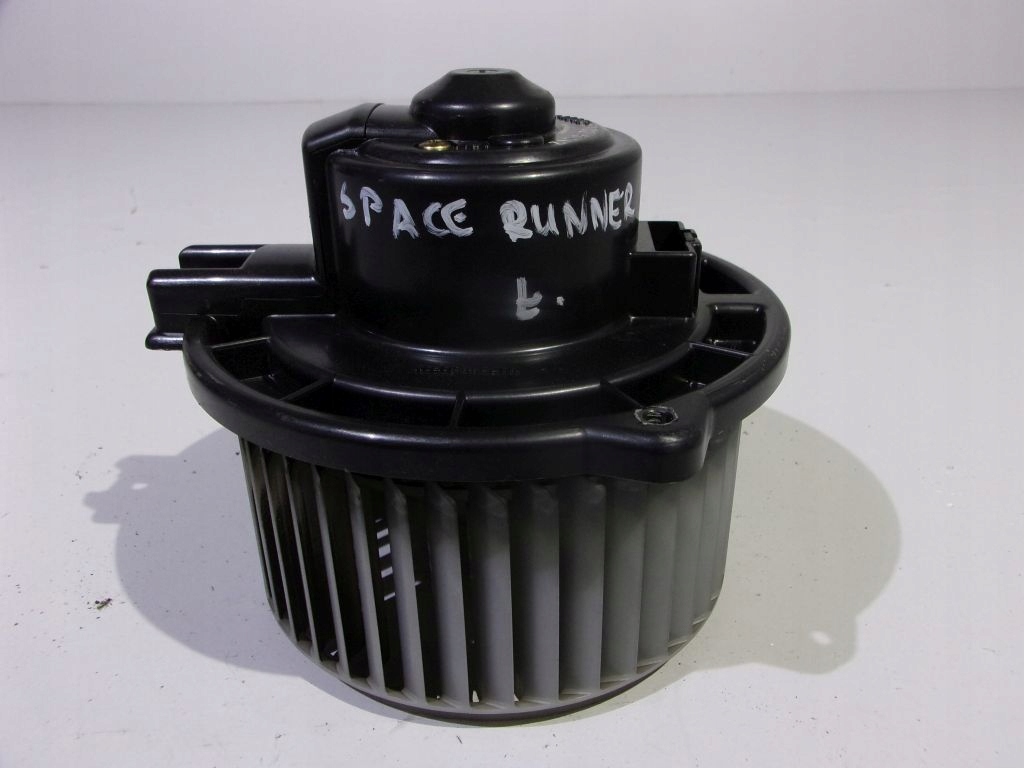 Mitsubishi Space Runner fan heating