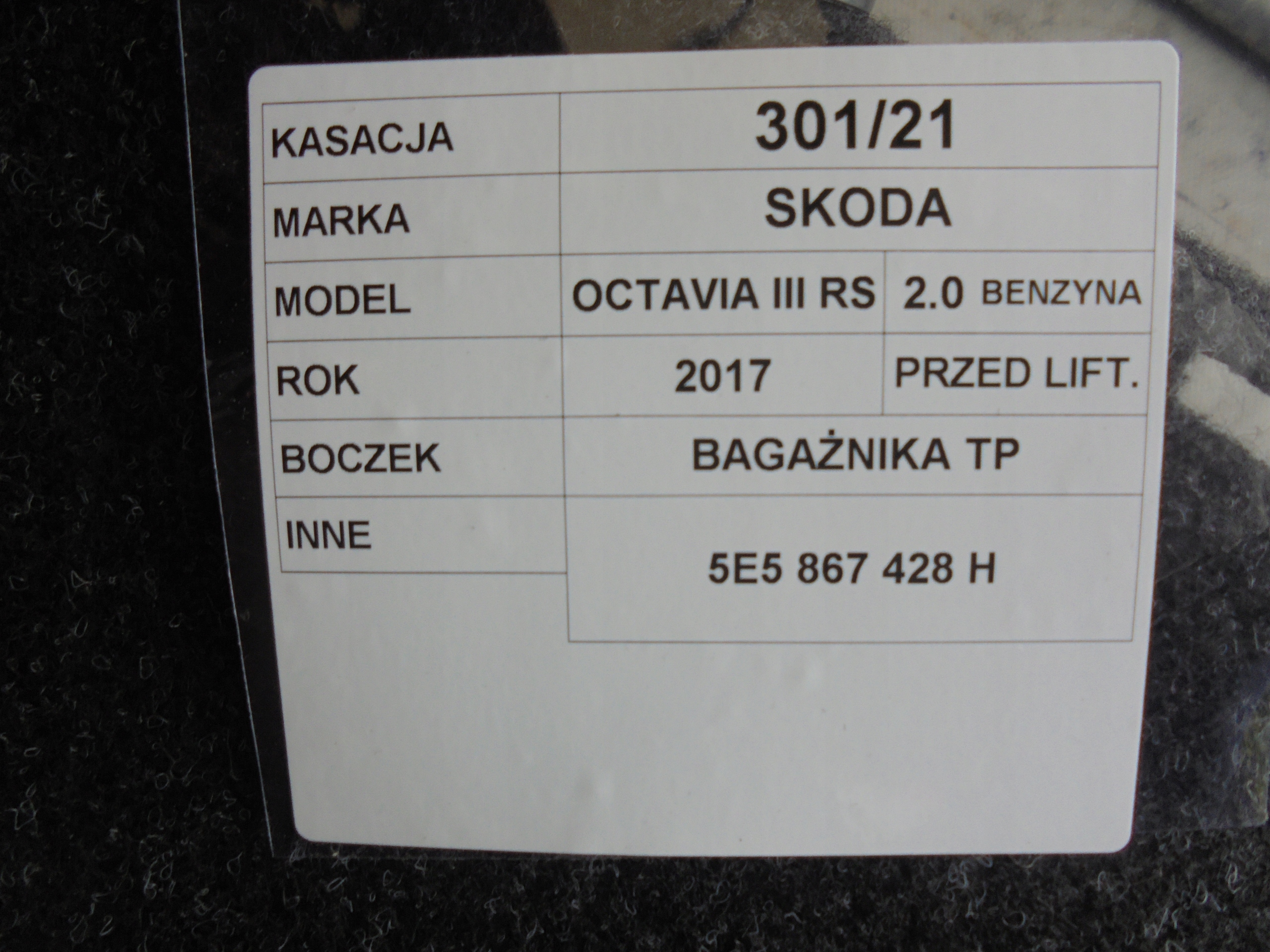 boot upholstery praw Skoda Octavia III 5E5867428H