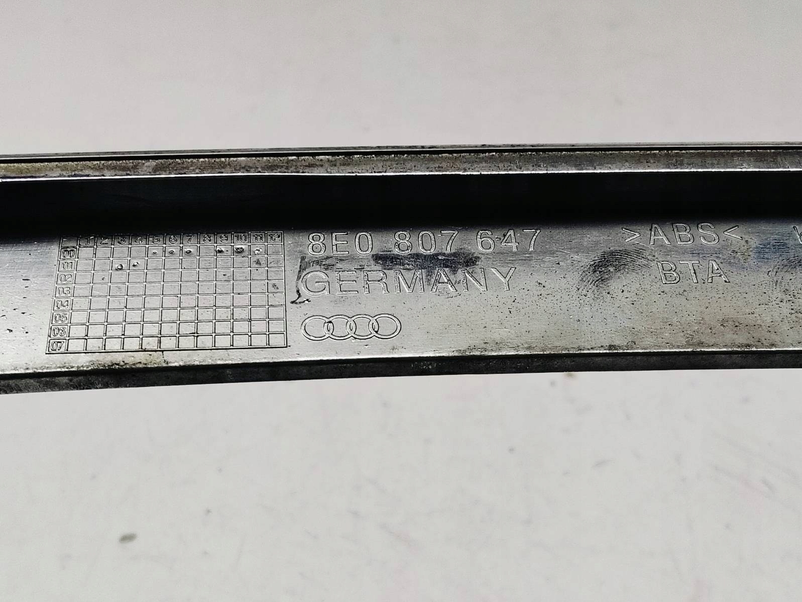 grille frame Grilla Audi A4 B6 2.0 20V 8E0807647