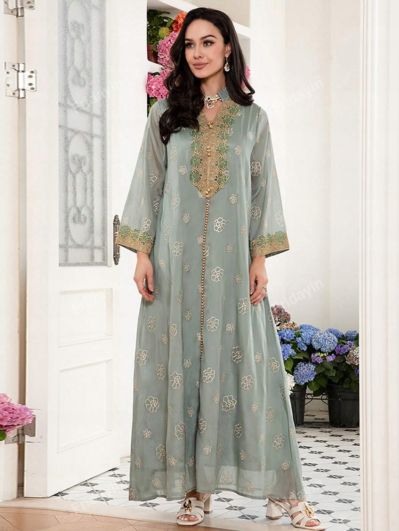 Šaty Tunika Je Elegantní V Arabském Stylu Se Zlatými Maxi Výšivkami Shein