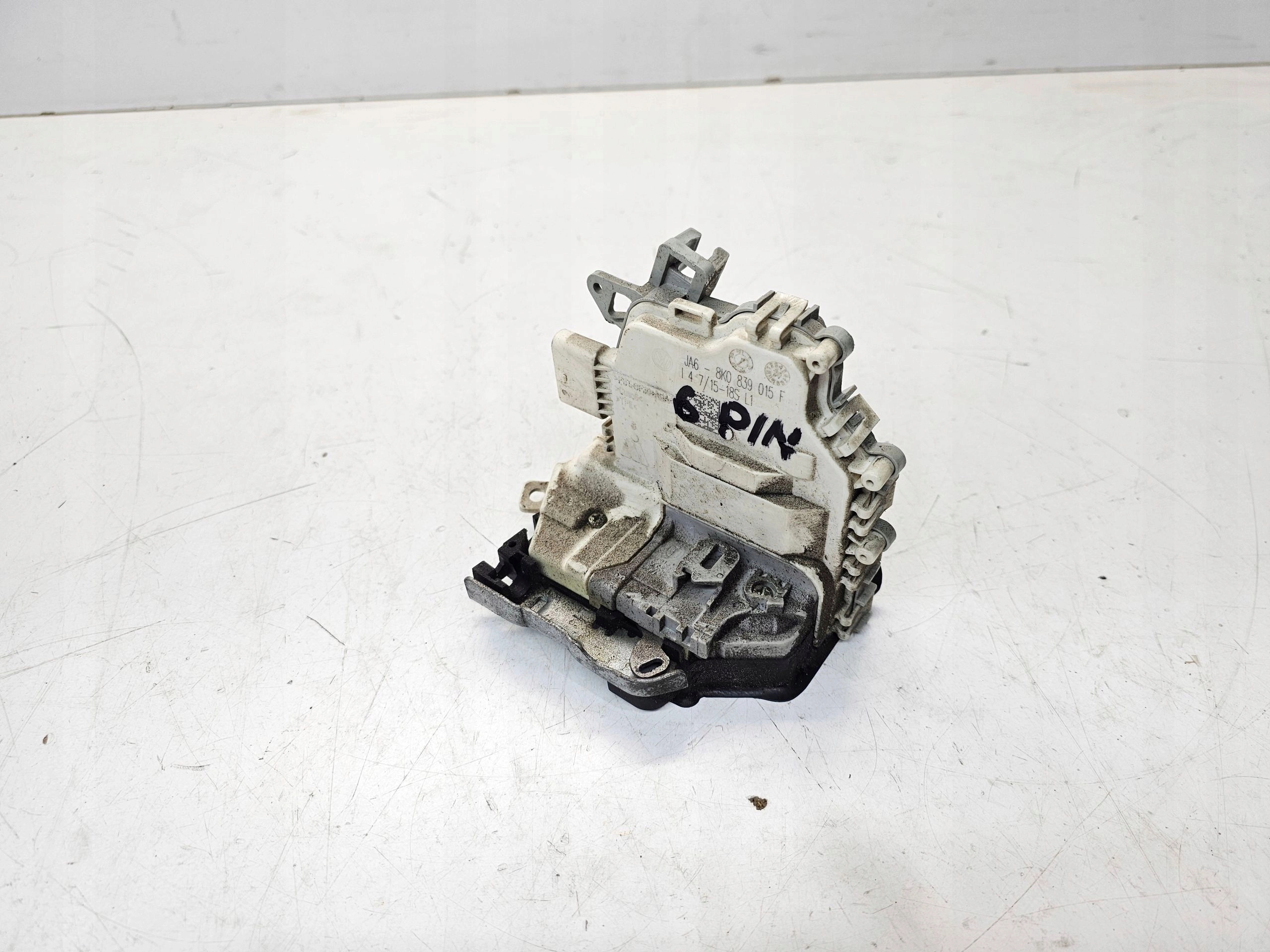 lock door left rear part AUDI A4 B8 A5 Q5 8K0839015F 6 PIN