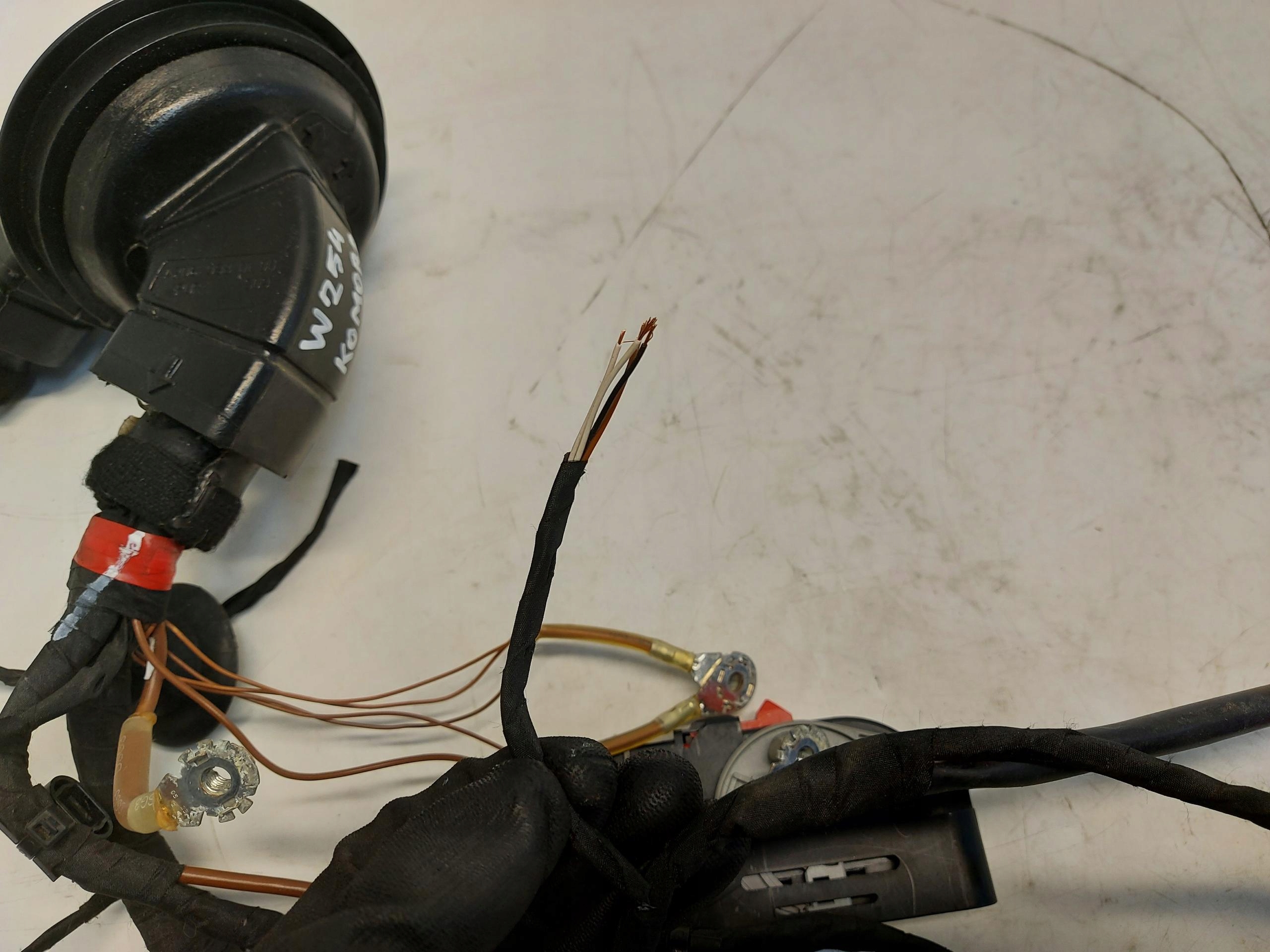 Mercedes W254 GLC 220d bundle wiring KOMORY right A2069980100