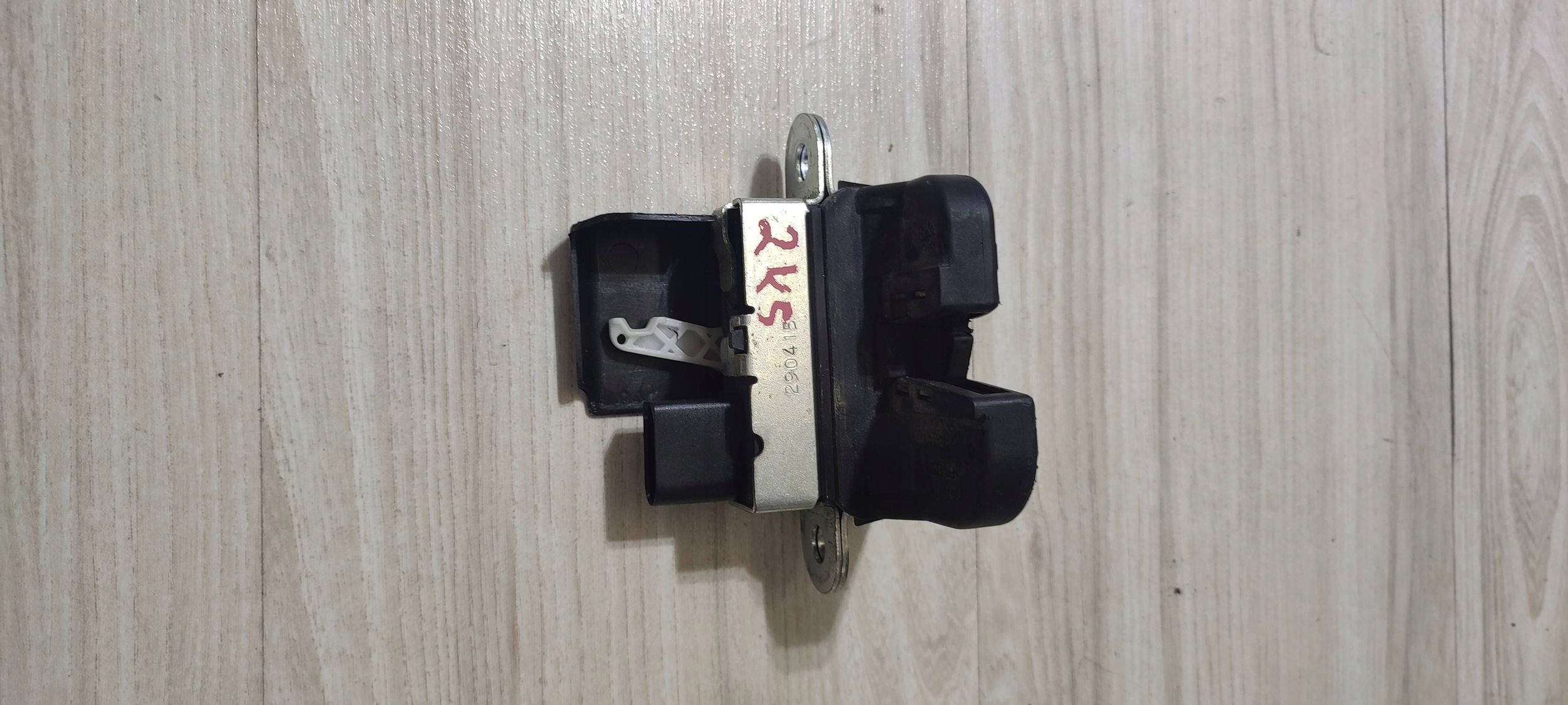 lock bonnet boot Volkswagen Caddy 2K5827505C