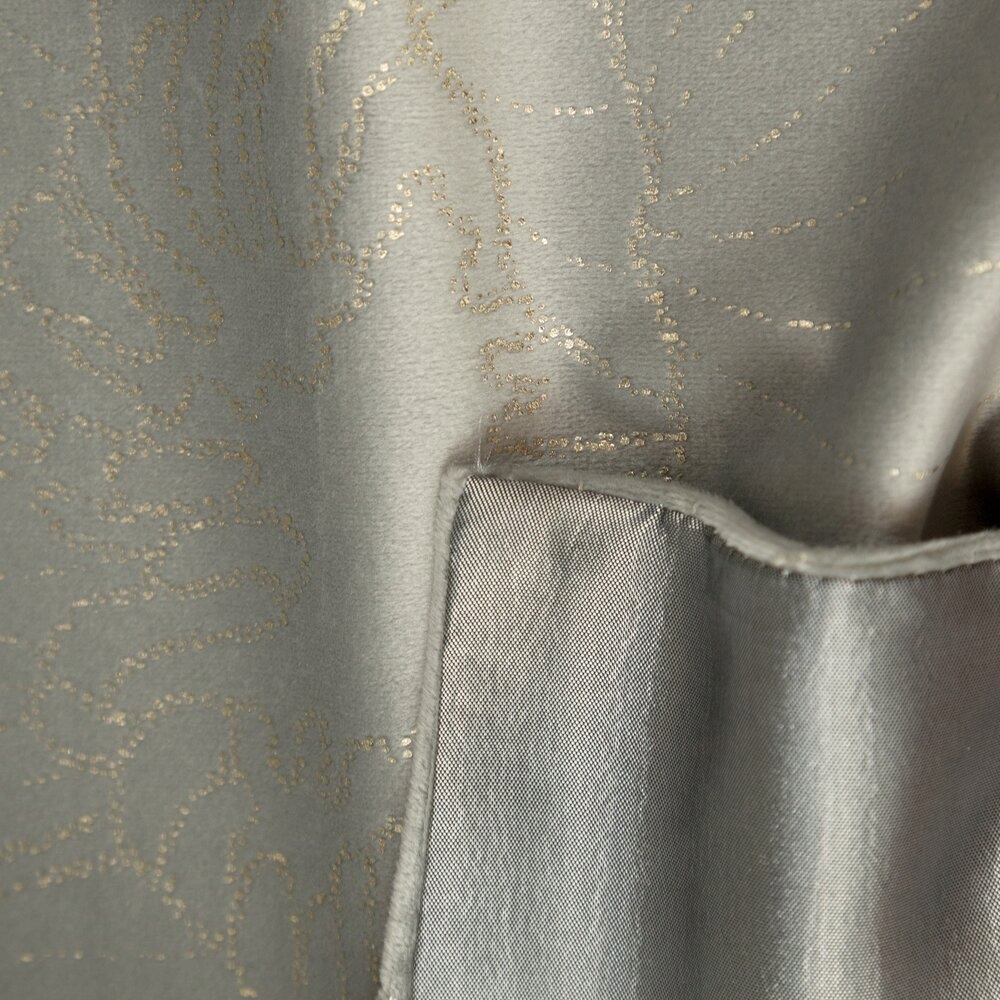 Bieżnik welwetowy 35X180 srebrny elegancki w złoty wzór kwiatu Kolor odcienie szarości