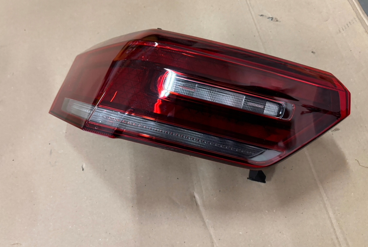 vw ID3 id.3 фонарь левый 10A945207C