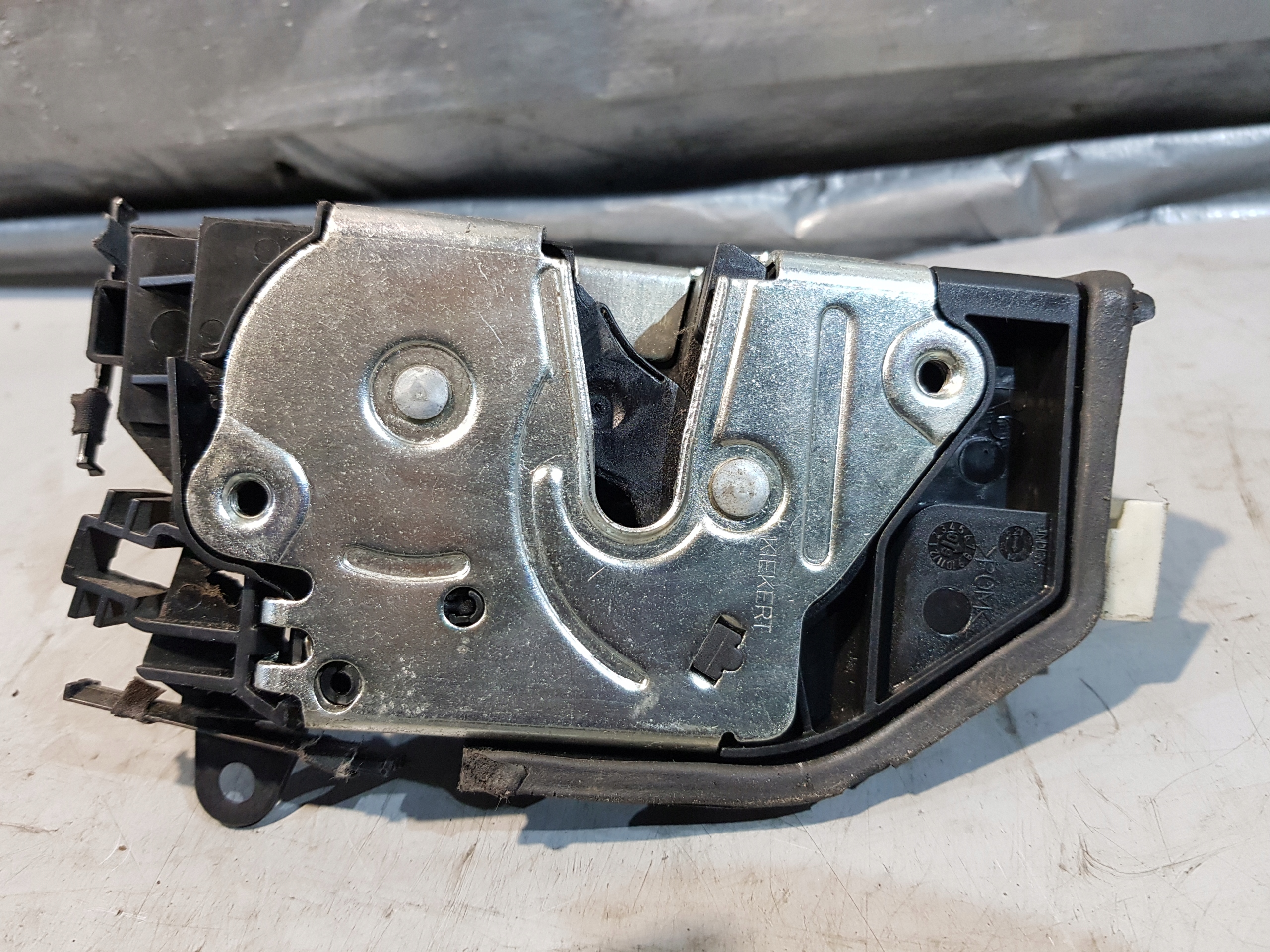 lock door right front front BMW E91 7202144 A053702 UK 7PIN