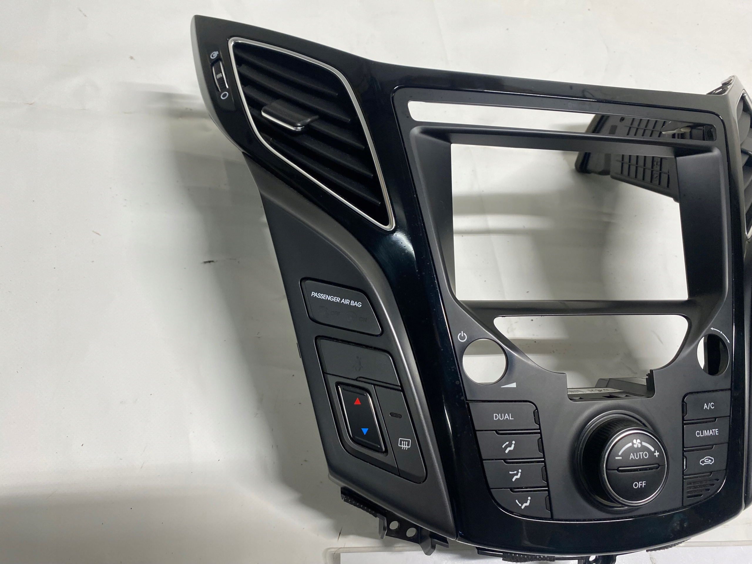 HYUNDAI I40 LIFT grid air conditioning devices central frame navigation devices console 15-19
