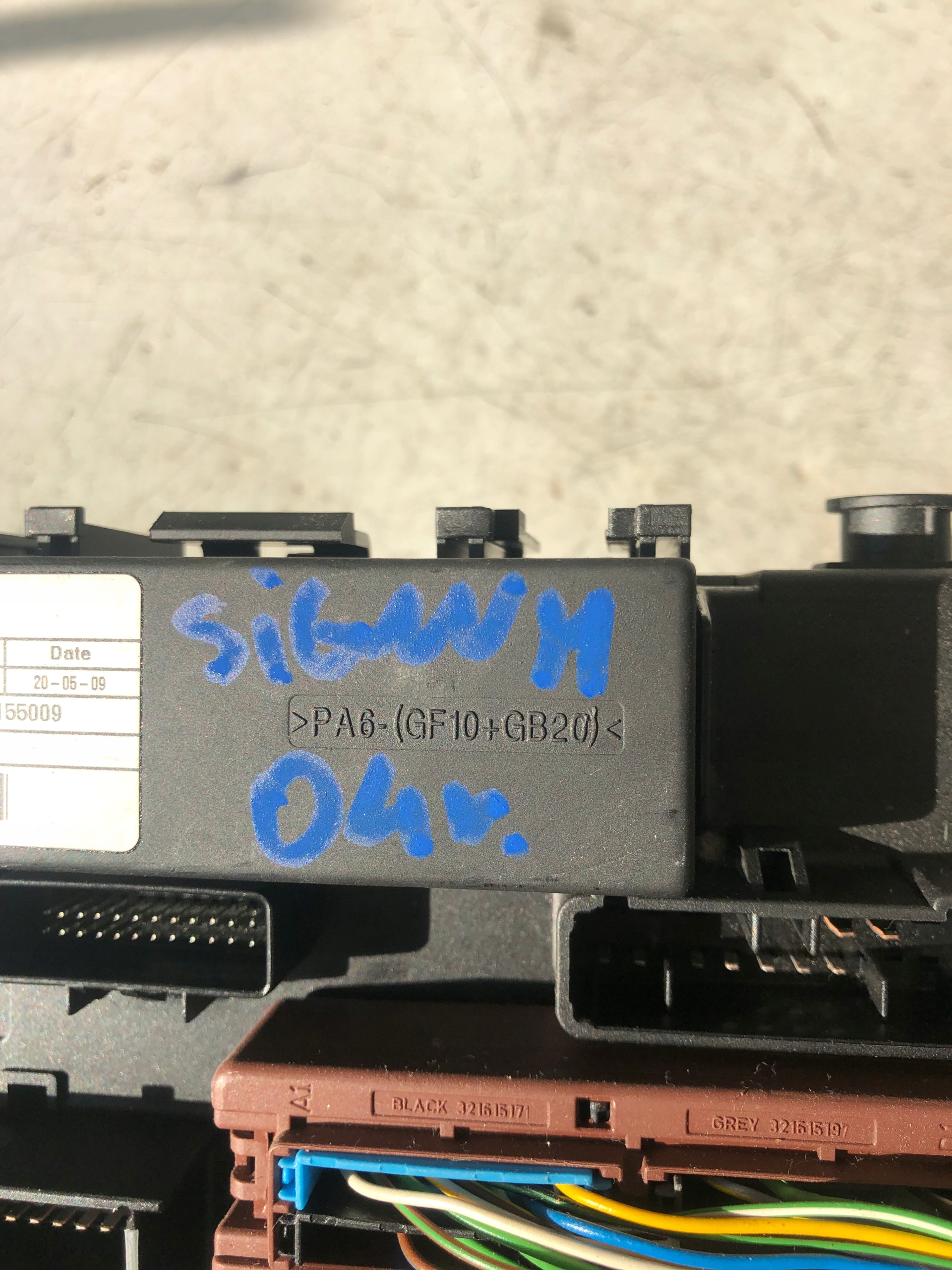 Module fusibles OPEL SIGNUM 13170895