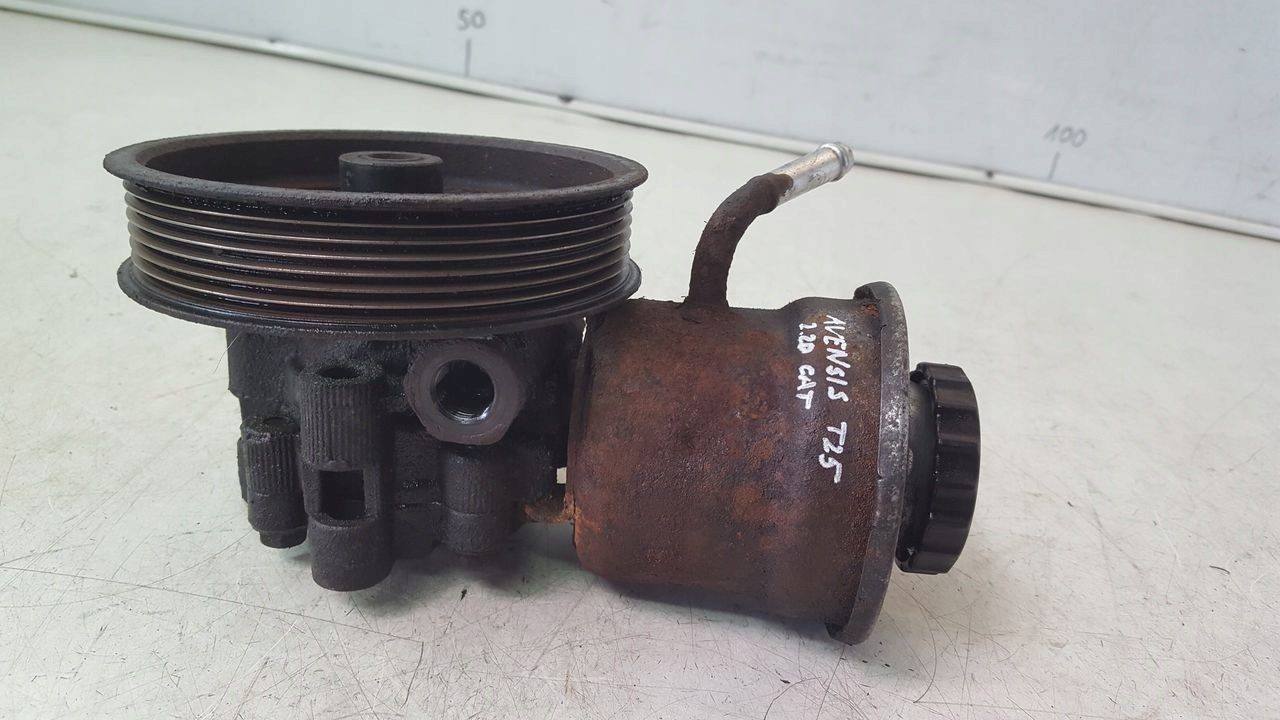 pompa servosterzo Toyota Avensis T25 2,2