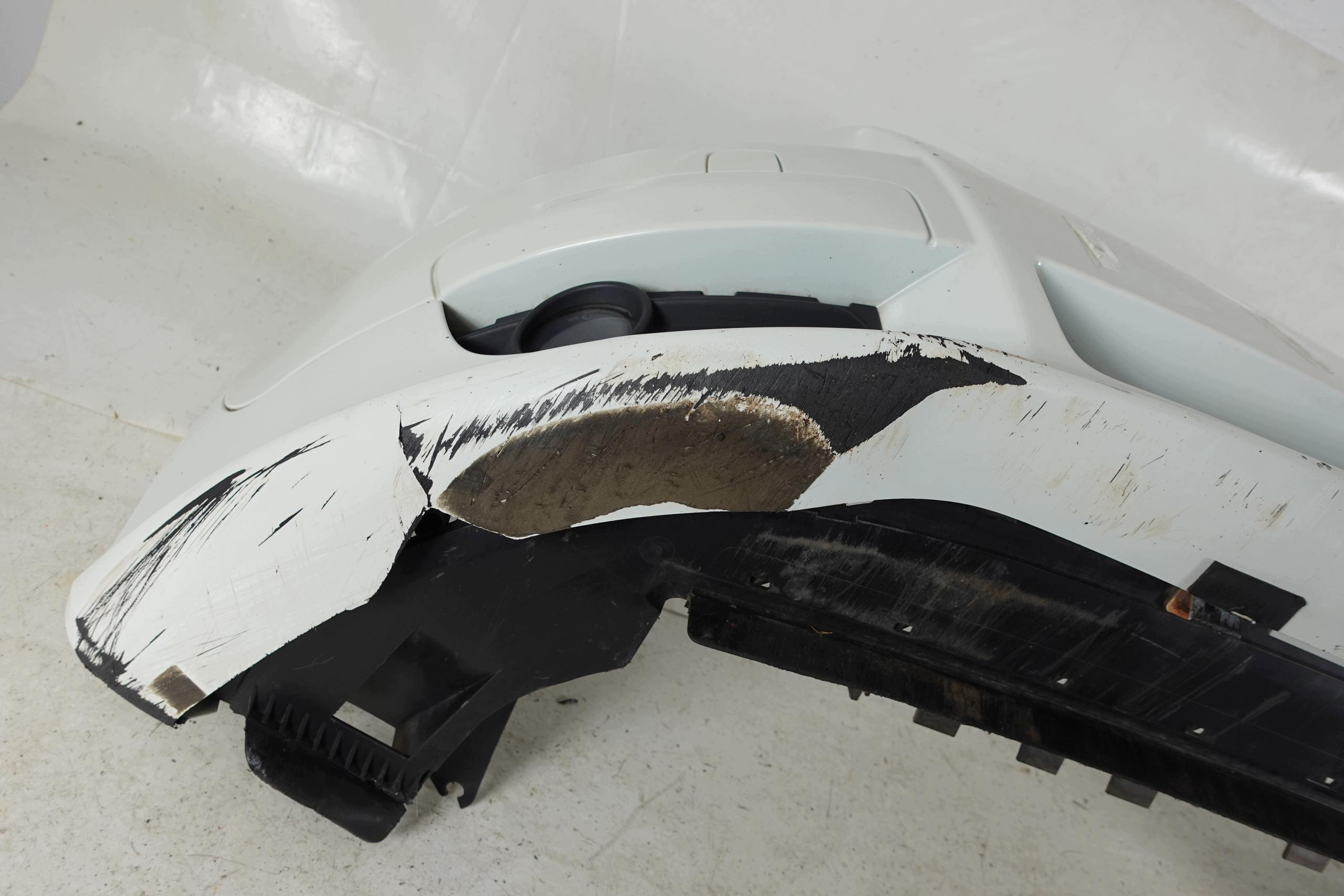 bumper front front VOLVO C30 R-design 06-10 614-46 2006-2010 30657188