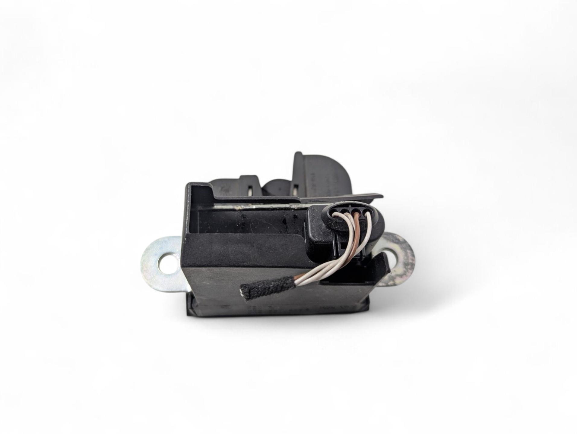 lock bonnet boot Volkswagen Golf 5 2008 3C9827645A