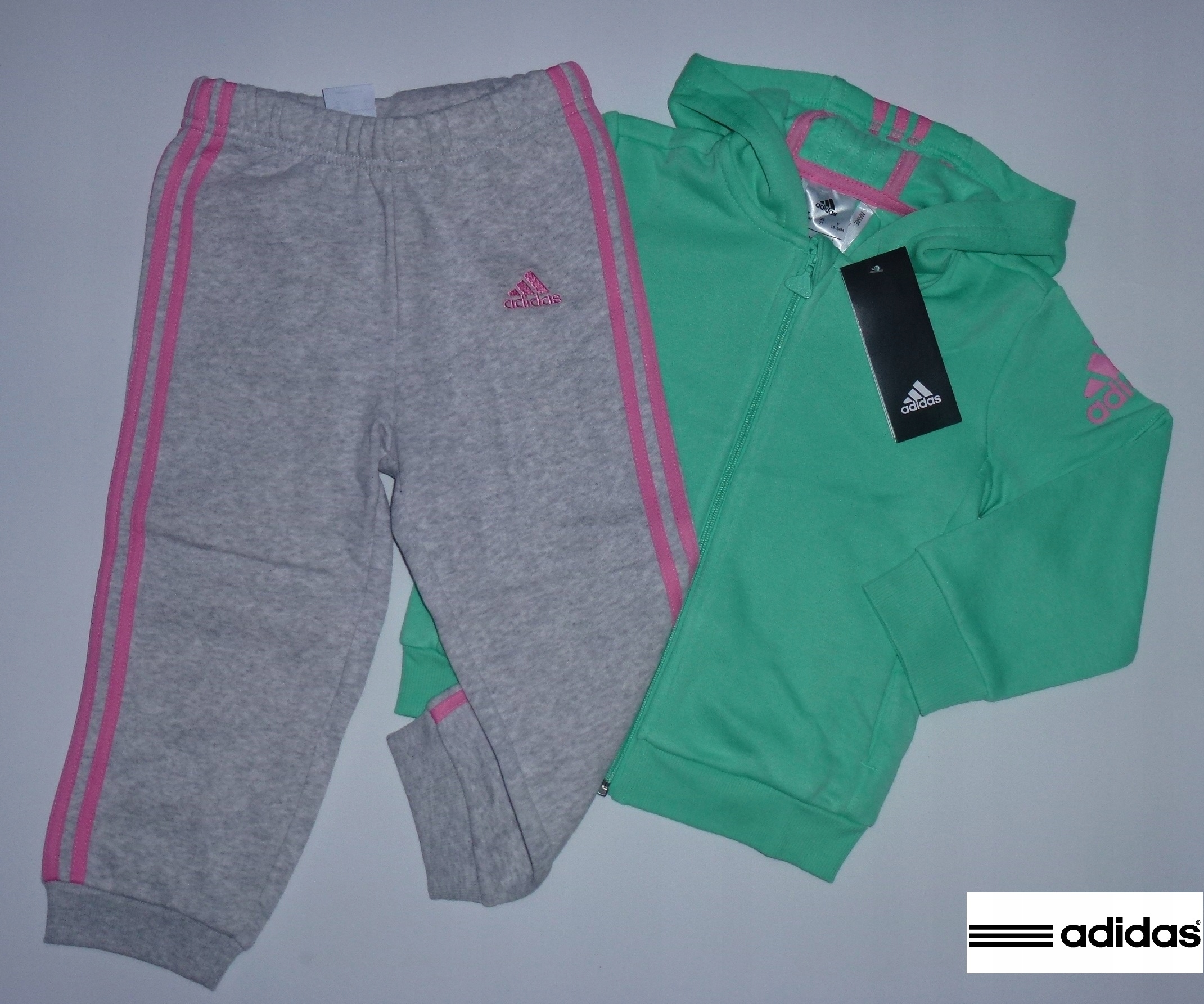 

adidas Nowy dres dziecięcy AK2591- 104