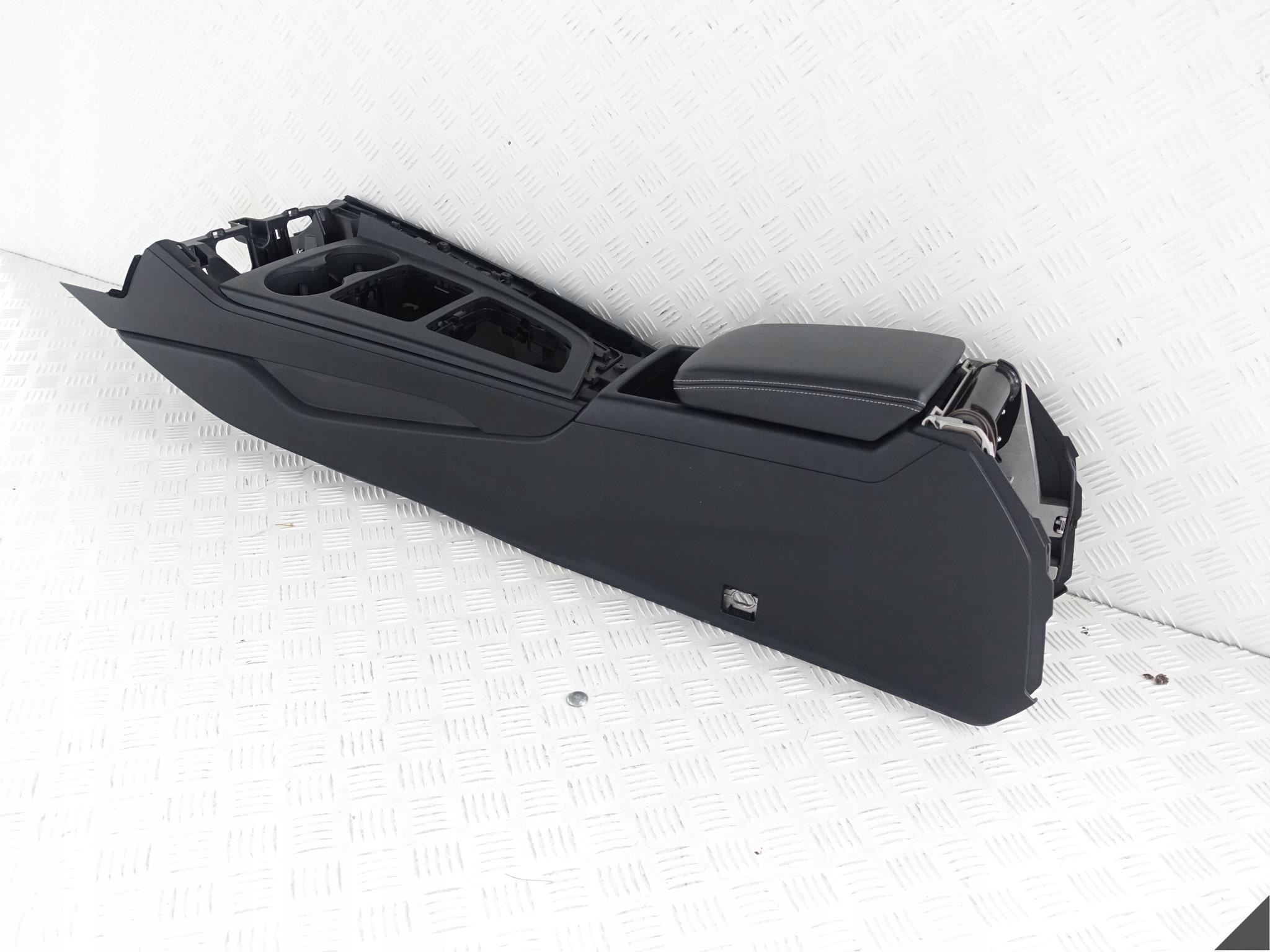 AUDI A4 8W0 B9 TUNEL central armrest black