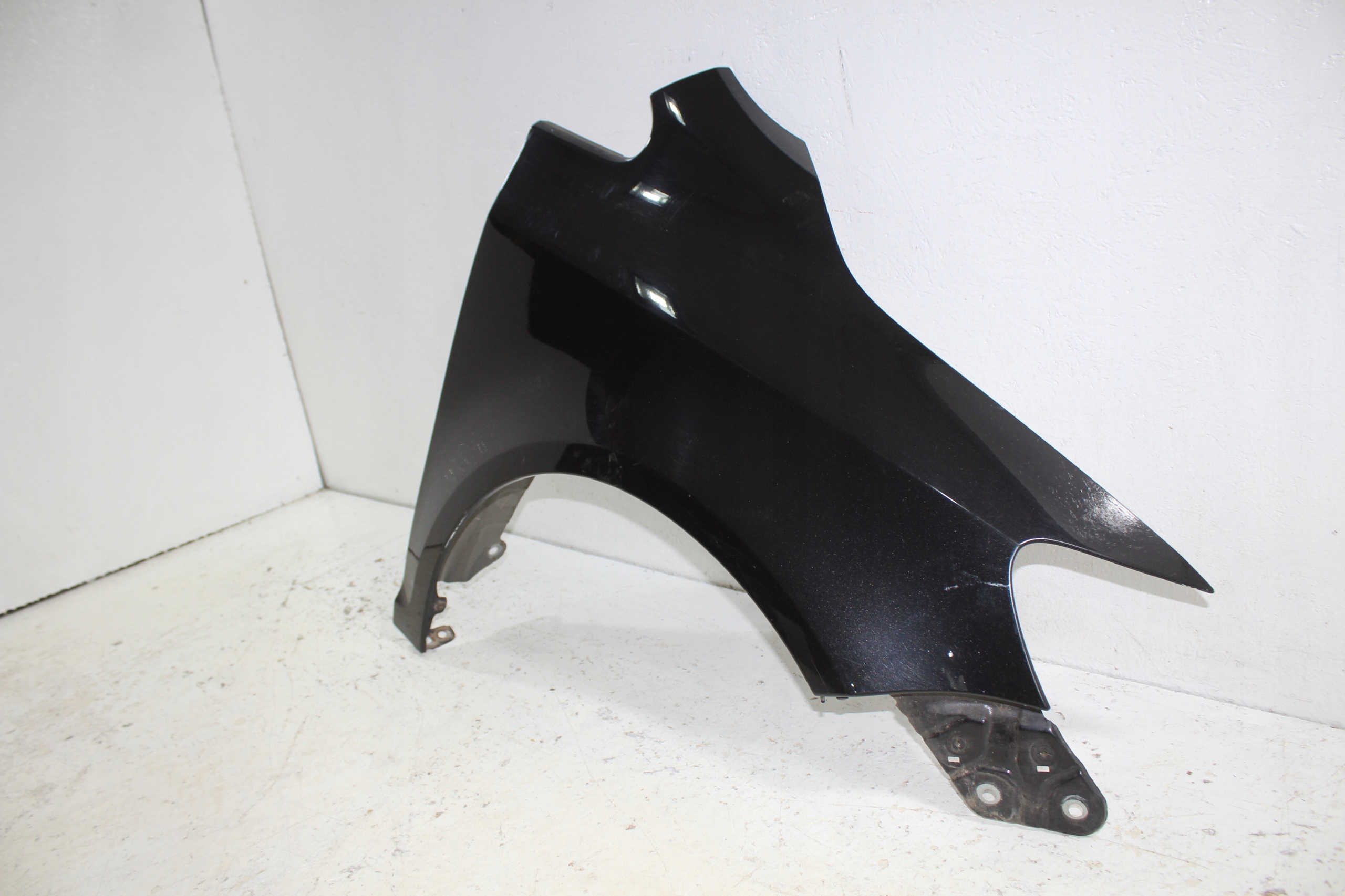 VW Golf V plus fender right front 5M0821216