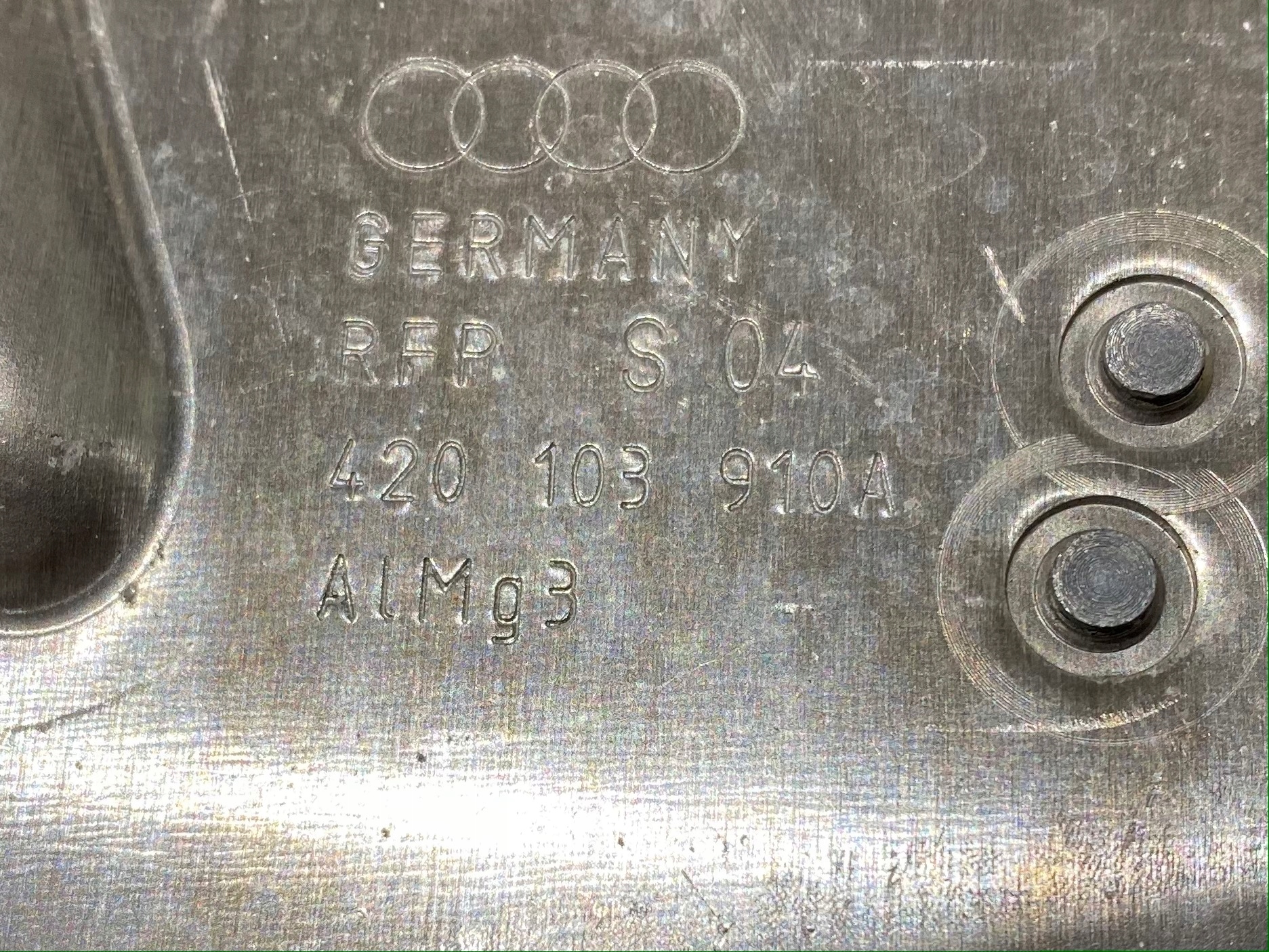 AUDI versteifung stütze 420103910A