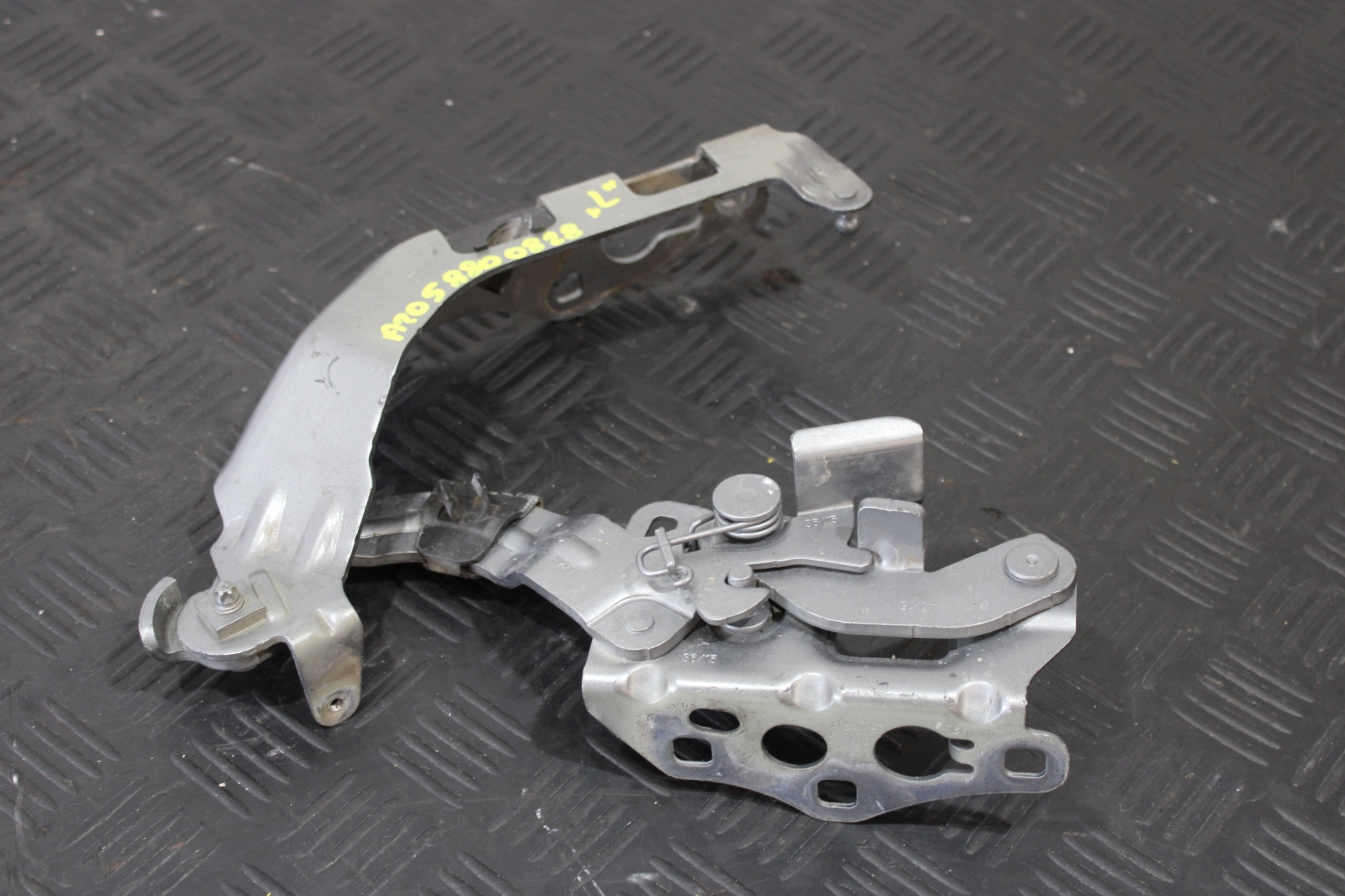 hinge bonnets left A2058800828 MERCEDES C-KLASA W205