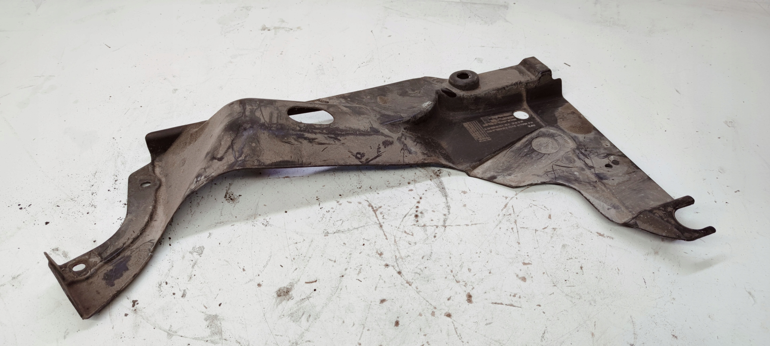 cover chassis left rear part AUDI A4 B7 8H0825215C