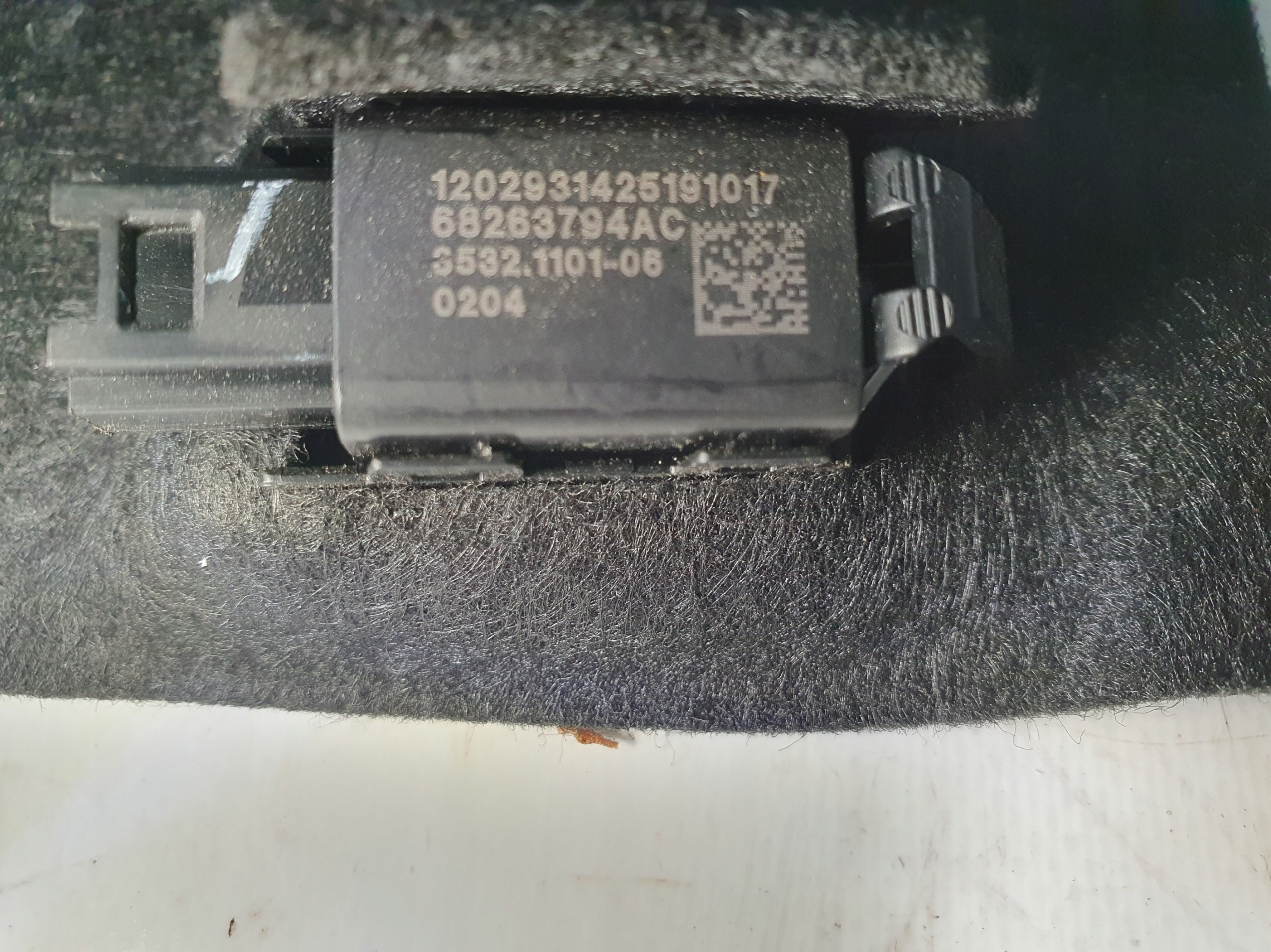 Chrysler Pacifica 17- fedél Oswietlenie bent Kabiny 68263794AC