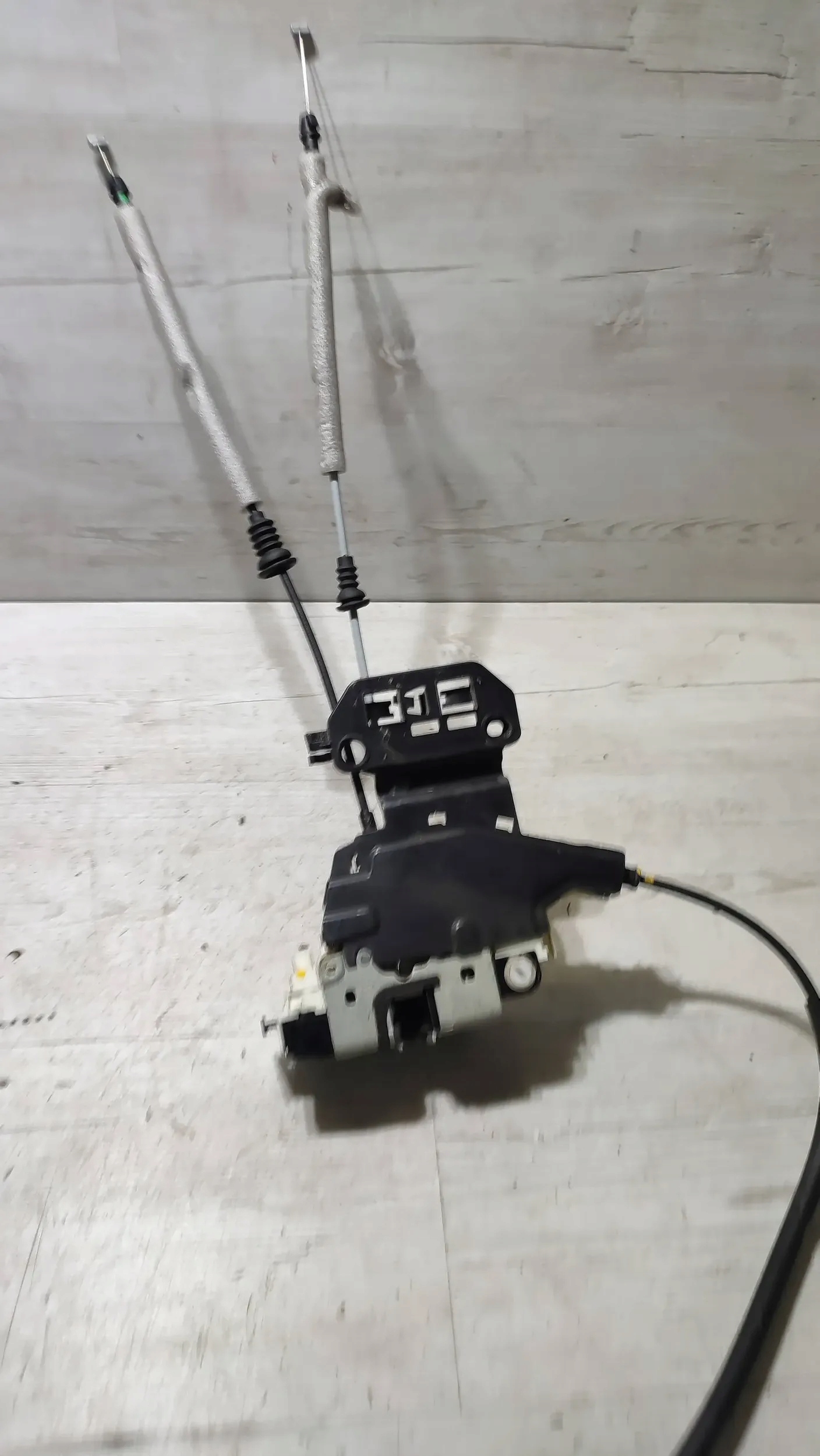 Jeep Cherokee KL 15r. 2.0d lock door left rear part
