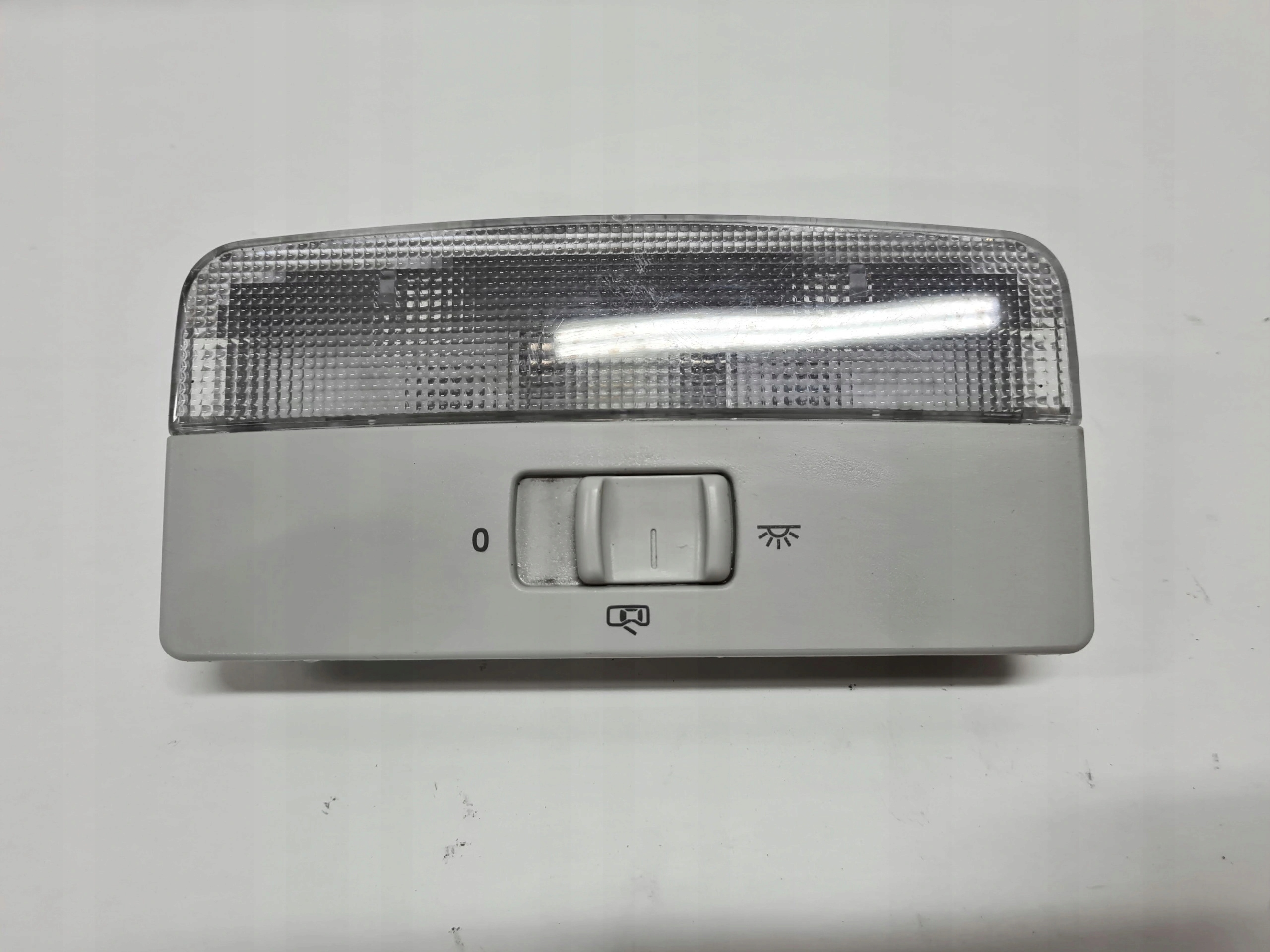 VW T5 lampka oświetlenie kabiny podsufitki 6Q0947105F