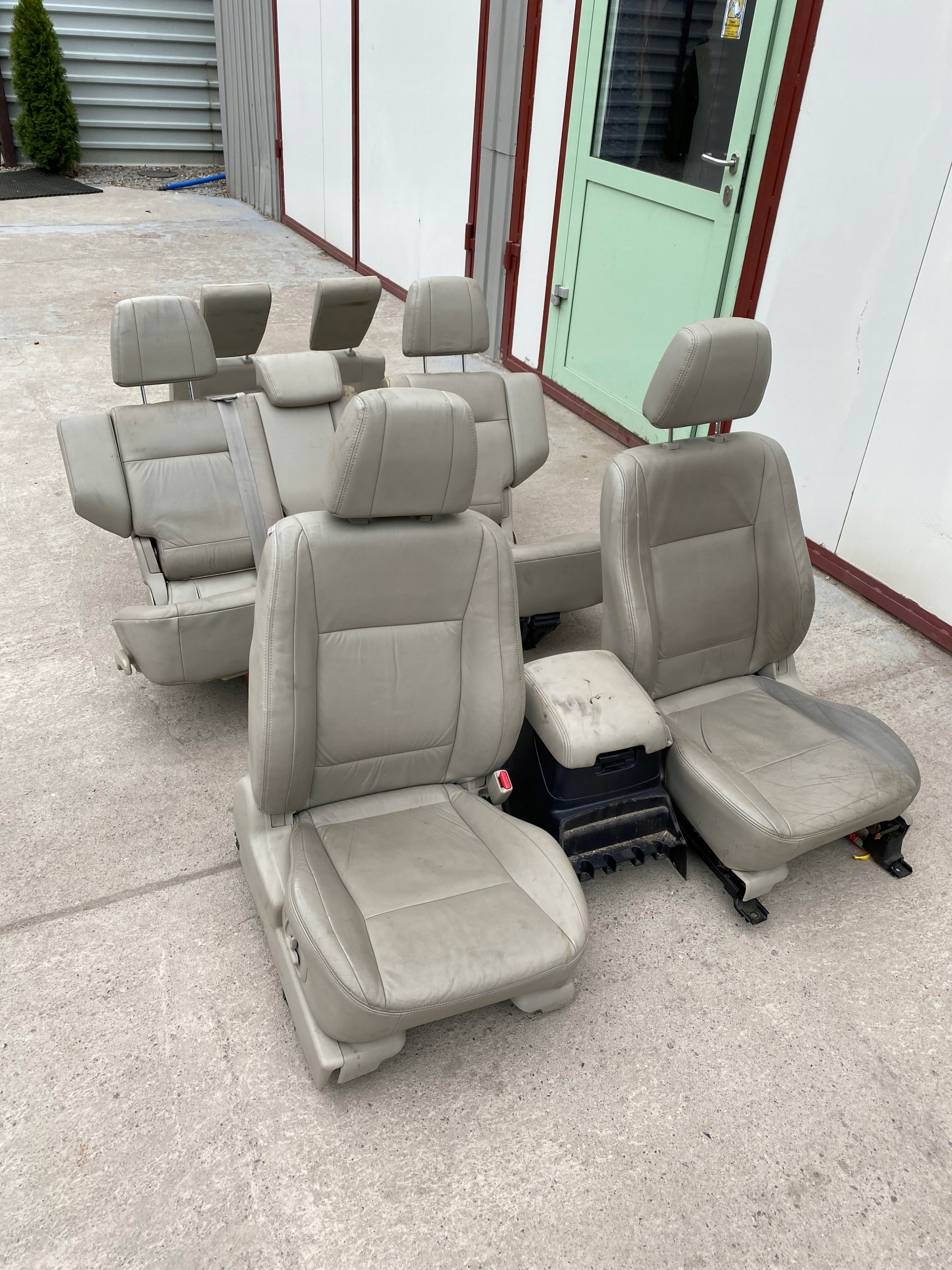 MITSUBISHI PAJERO IV Sitz Leder JASNA 7 OSOB