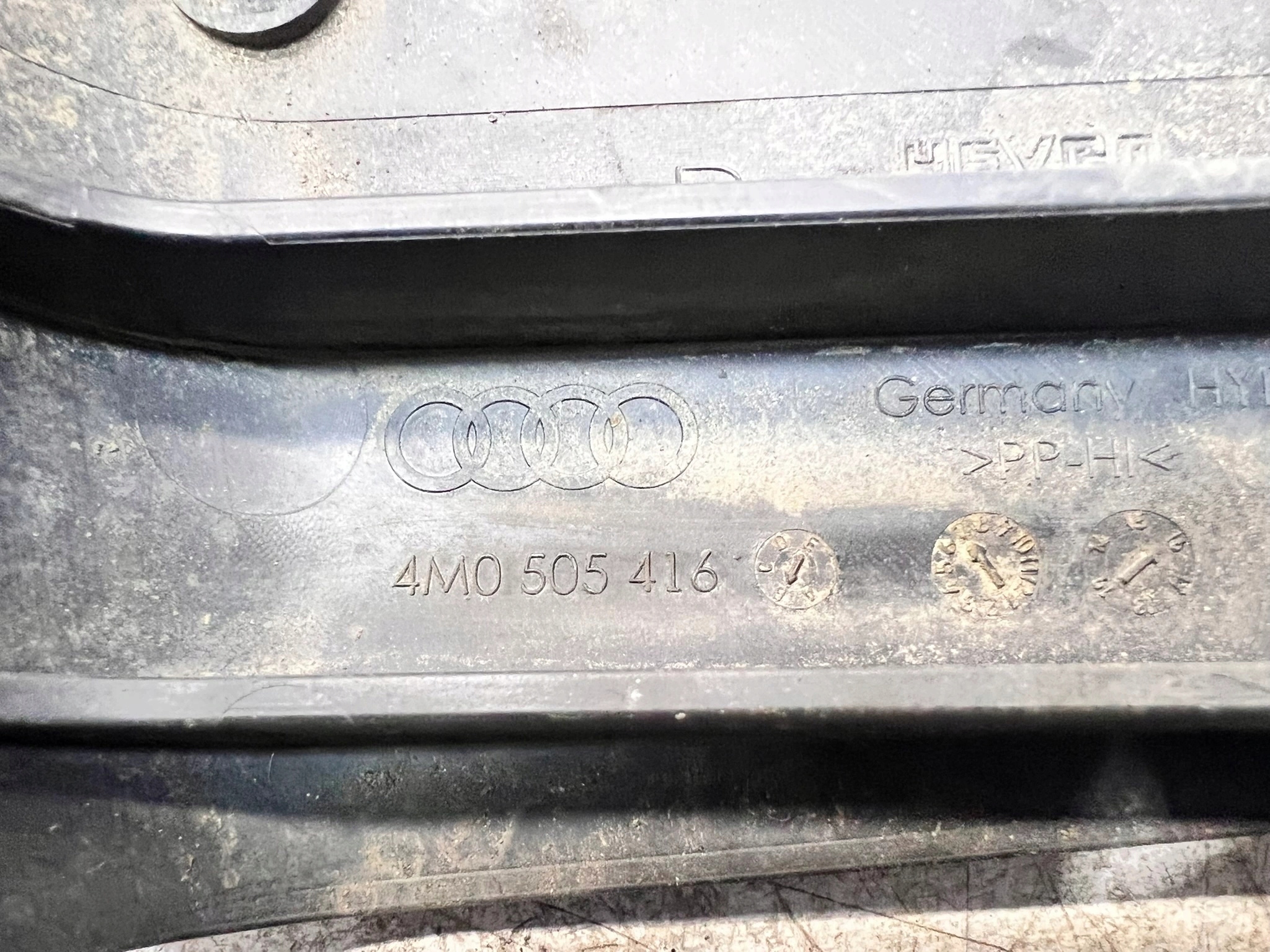 Blende Abdeckung untere des Querlenkers rechts heck AUDI Q7 4M 4M0505416B