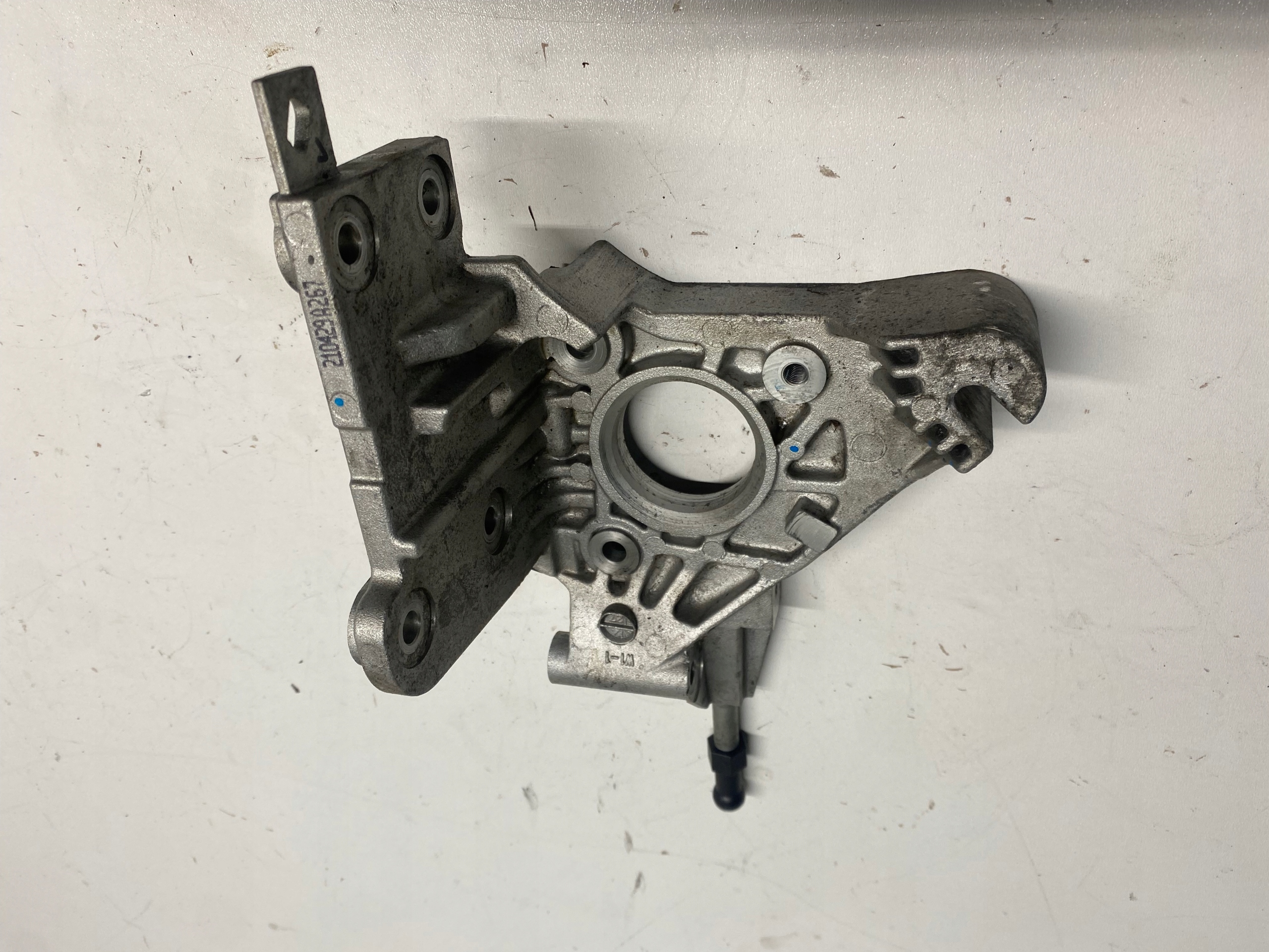 Support Support plaque Pompe d’injection HYUNDAI TUCSON II D4FE 18-24