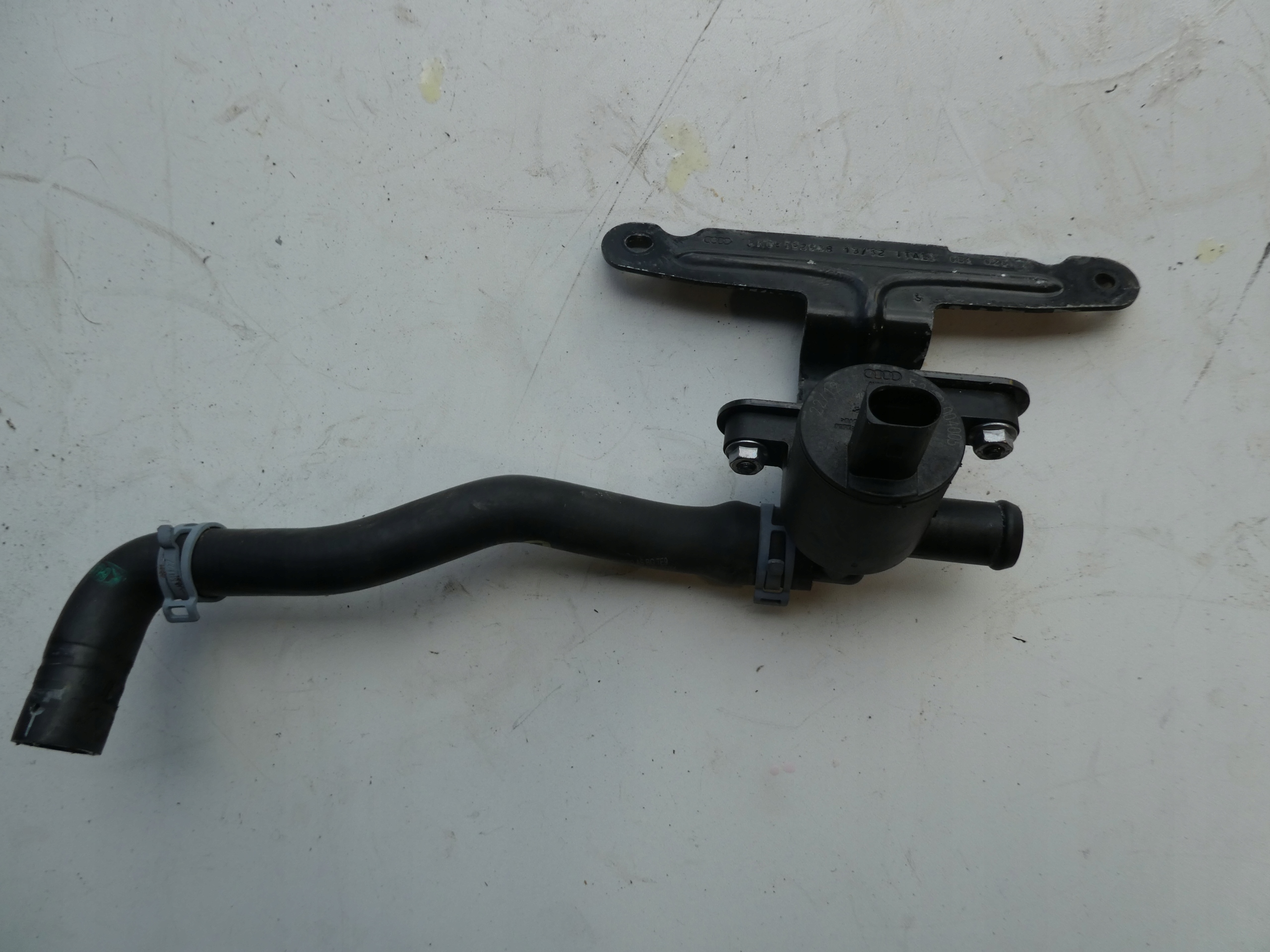 VW AUDI Wasserpumpe Sensor 4H0121671B