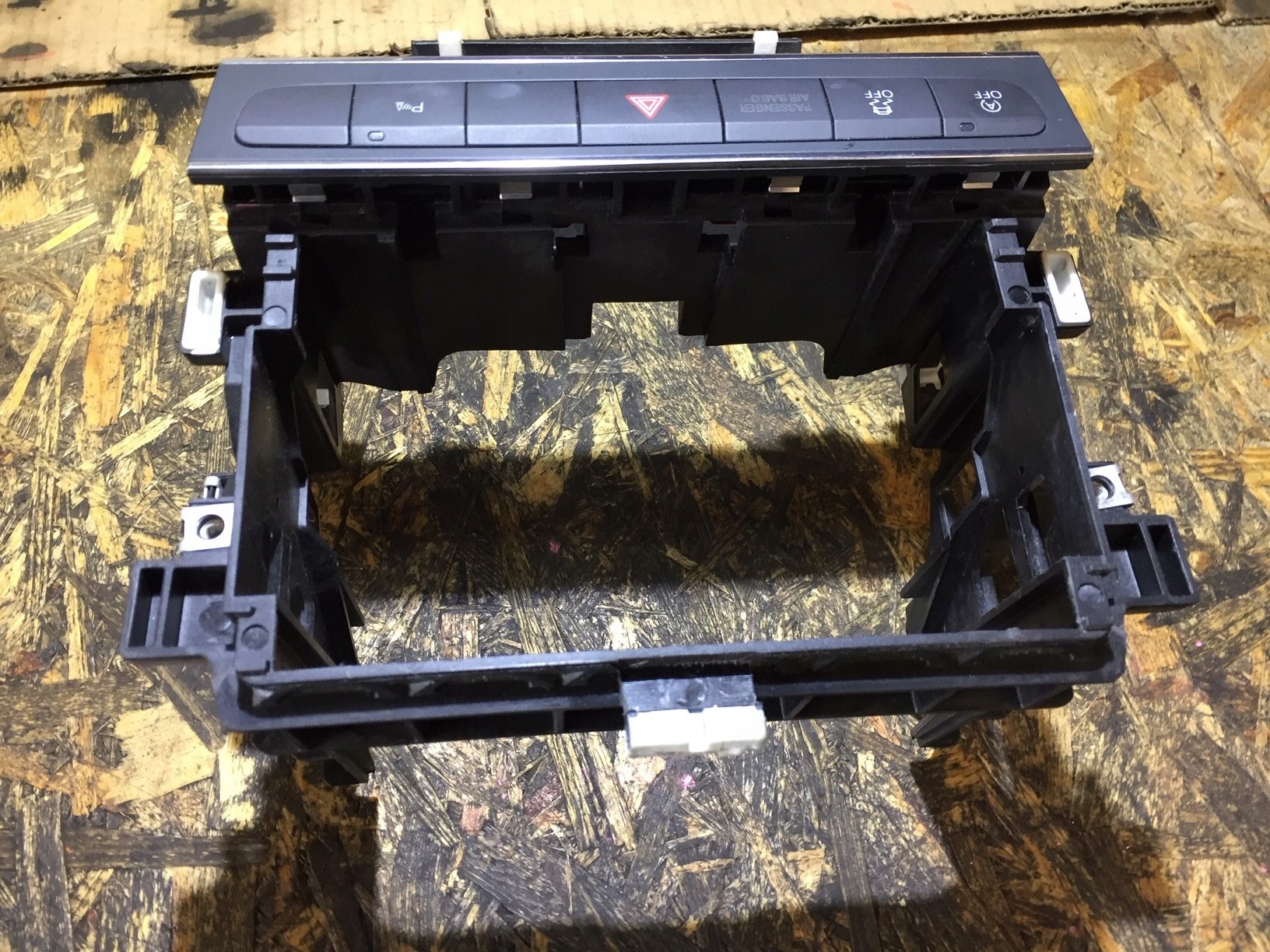 AUDI A3 8P LIFT Châssis Panier RADIA Commandes 2DIN