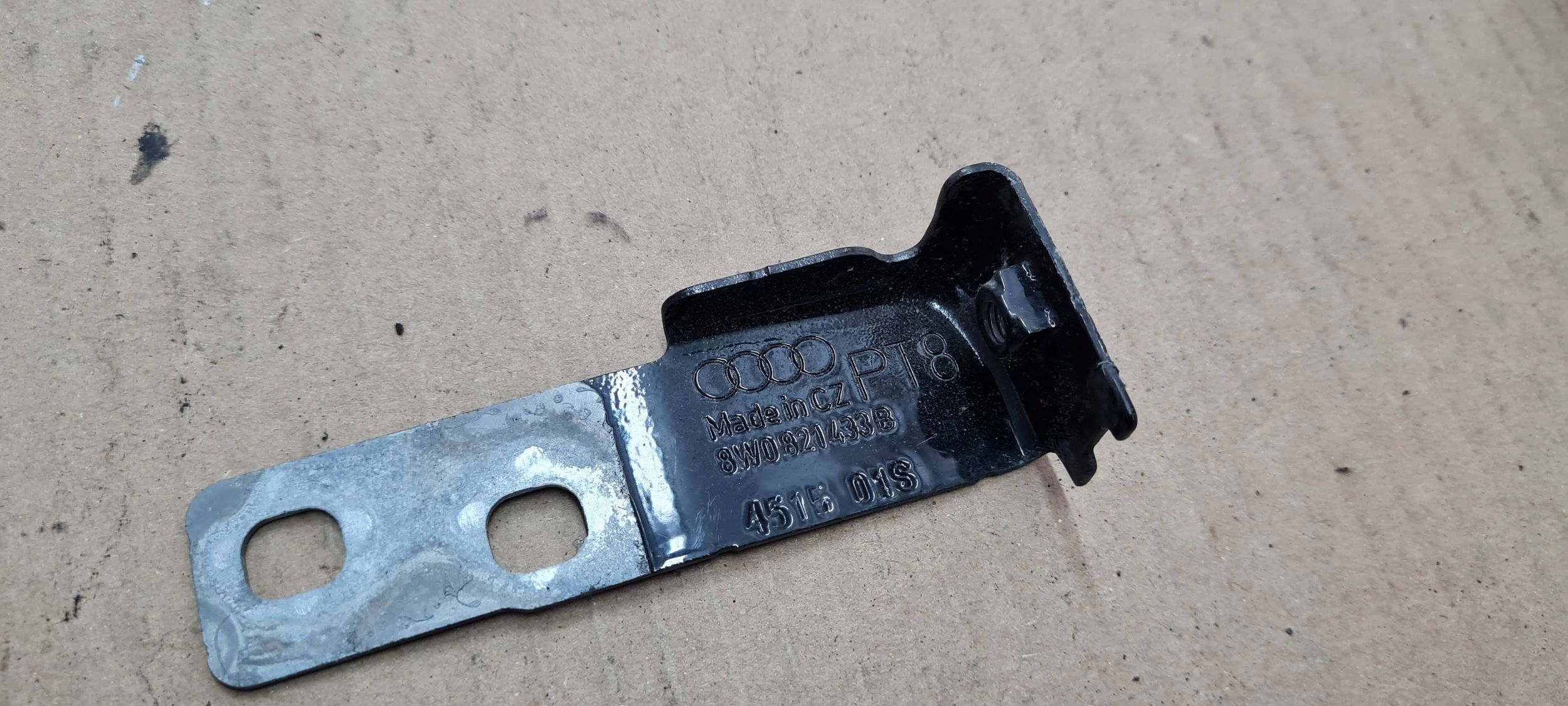 A4 B9 8W Poignée Support plaque Aile Gauche Gauche Avant LY9B 8W0821433B