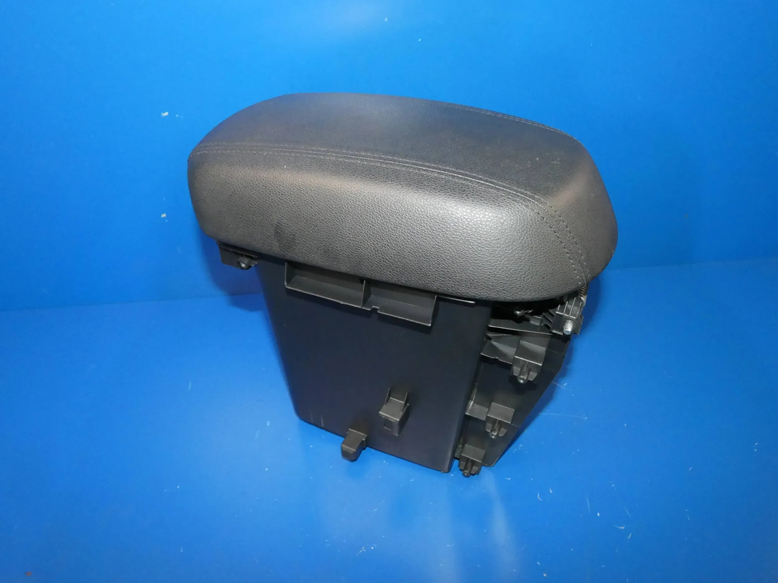 KIA SPORTAGE III PODŁOKIETNIK PRZÓD PRZEDNI SCHOWEK