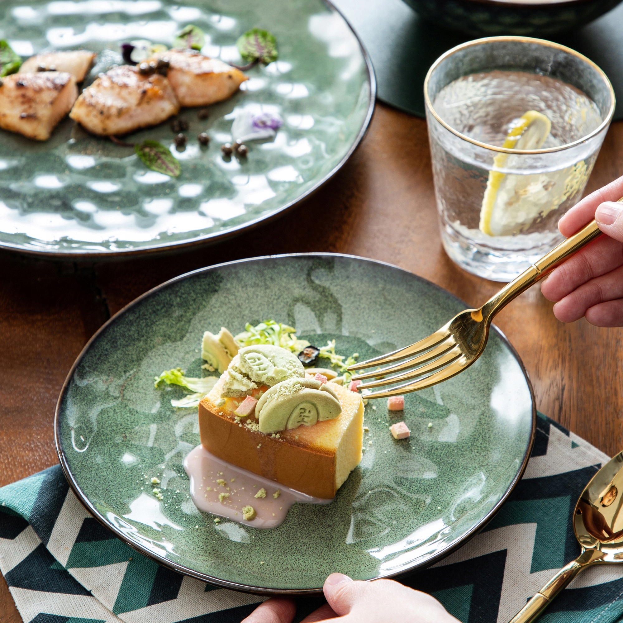 SERWIS OBIADOWY VANCASSO ZESTAW DLA 8 OSÓB 32EL PREZENT ŚWIĄTECZNY KAMIONKA Liczba elementów w zestawie 16