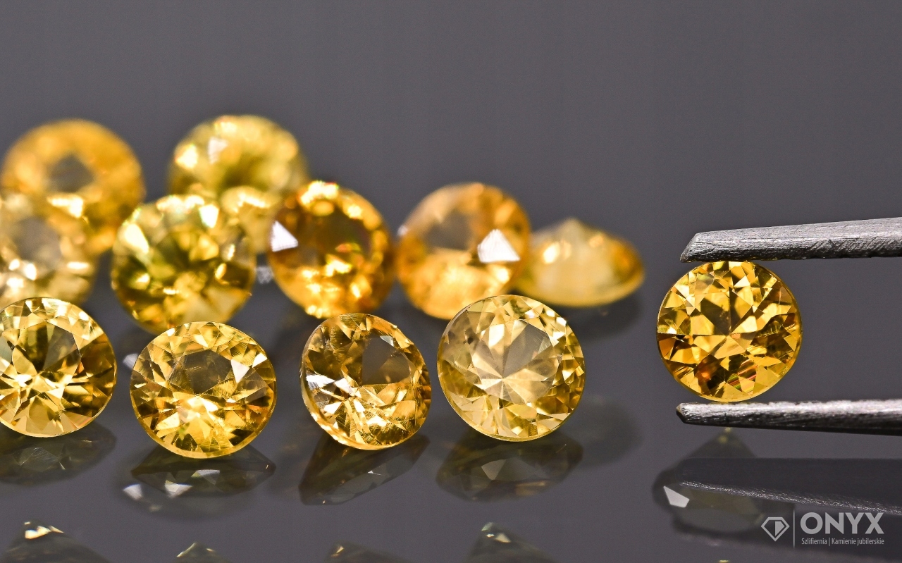 Safír žlutý fazetovaný kulatý fi 4 mm