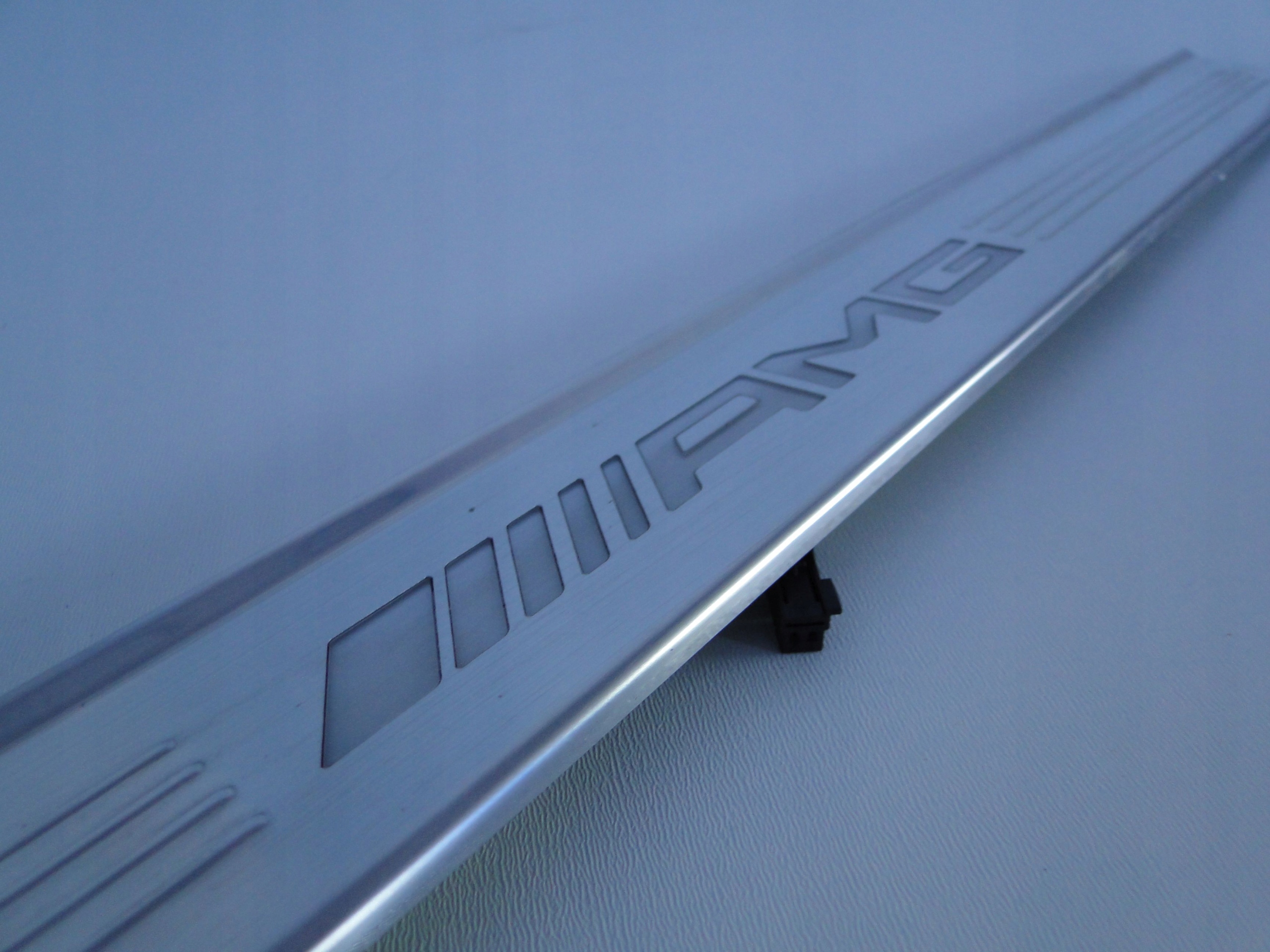 MERCEDES C KLASA 205 E KLASA 238 LISTWA PROGU PODŚWIETLANA A2056802806 Numer katalogowy części A2056802806