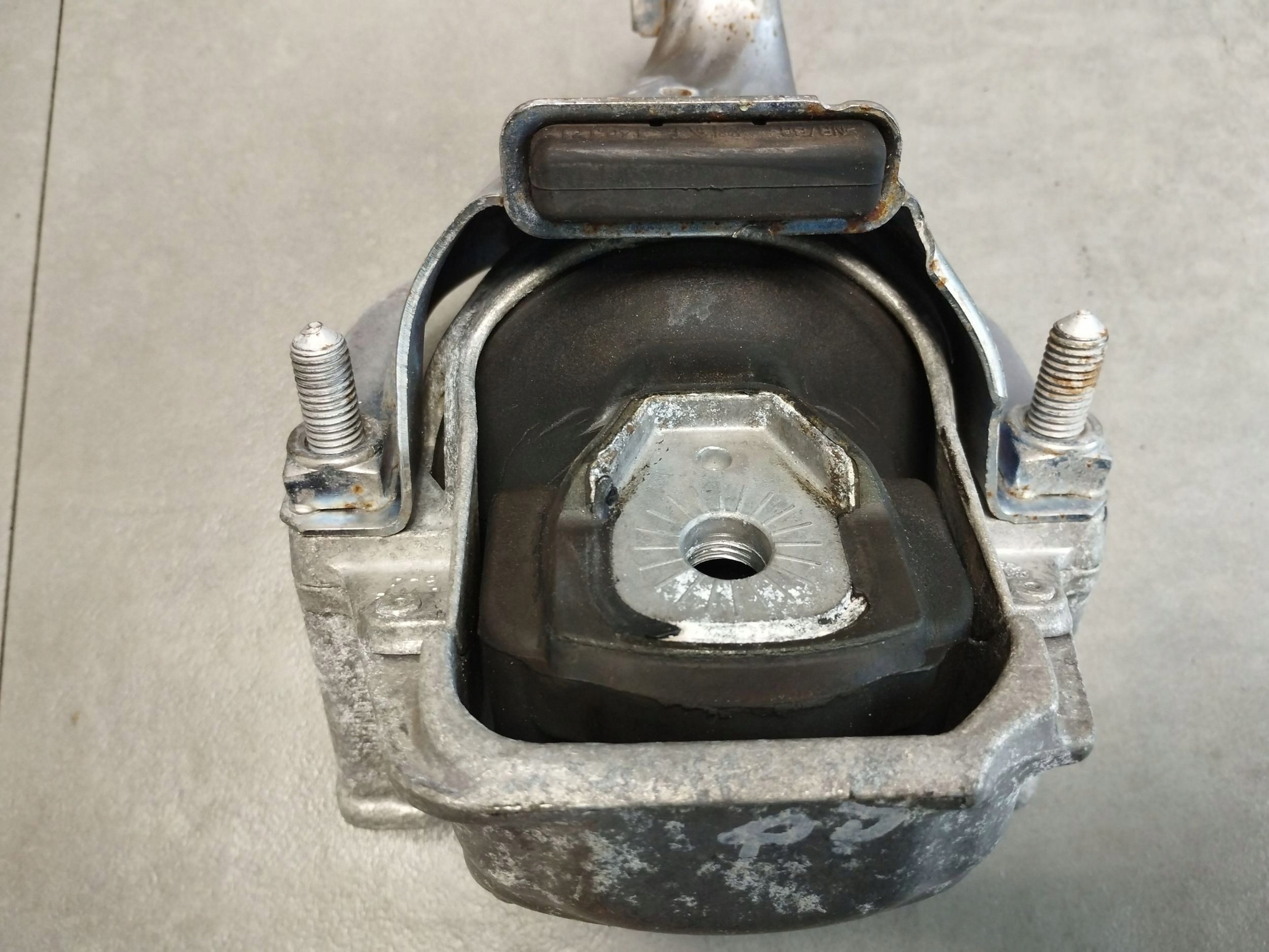 Audi A5 Sportback 8TA holder engine mount 8R0199381AN