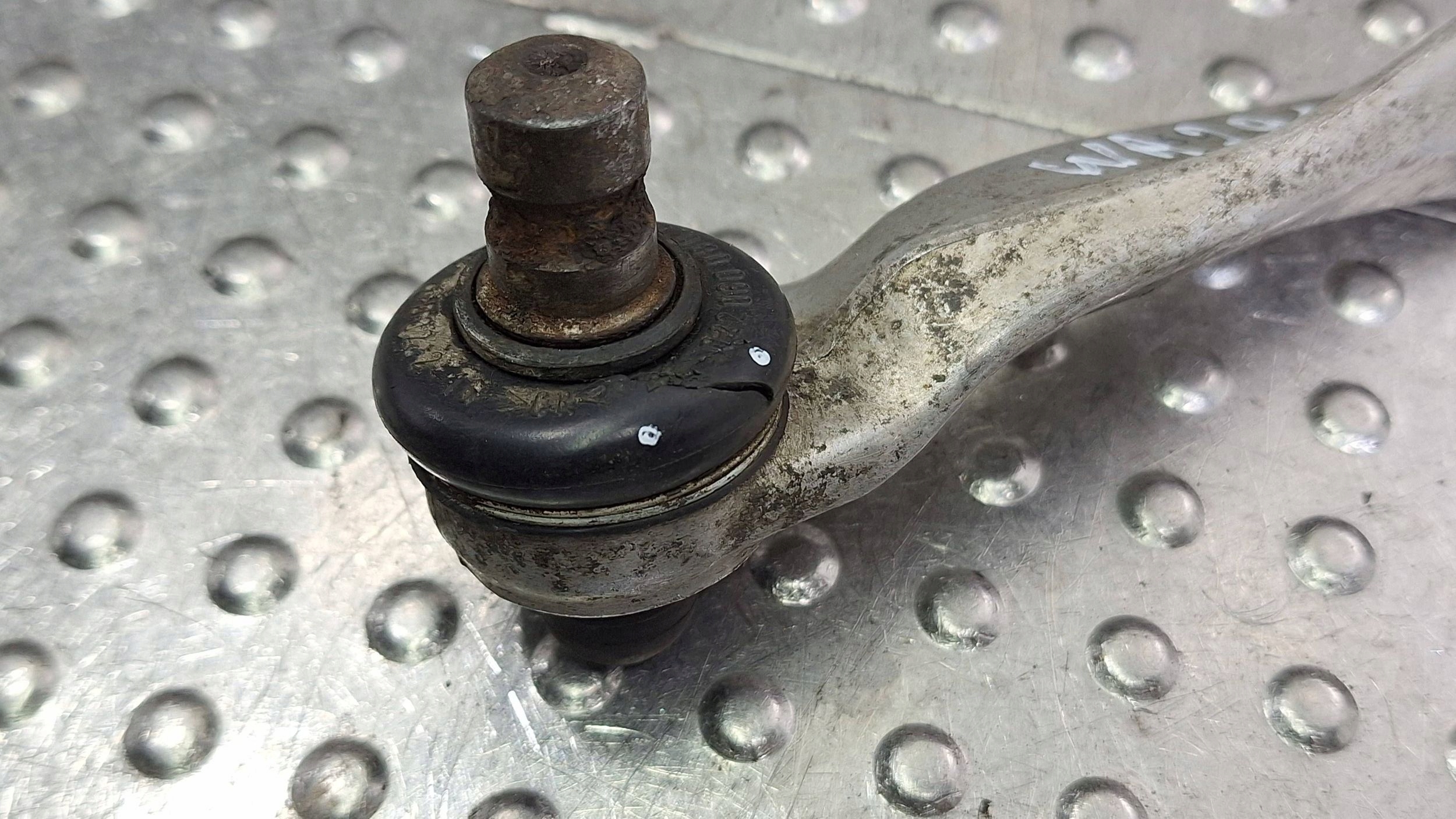 arm left front upper OE 4D0407511F AUDI A4 B6 A6 C5 PASSAT B5 SUPERB and