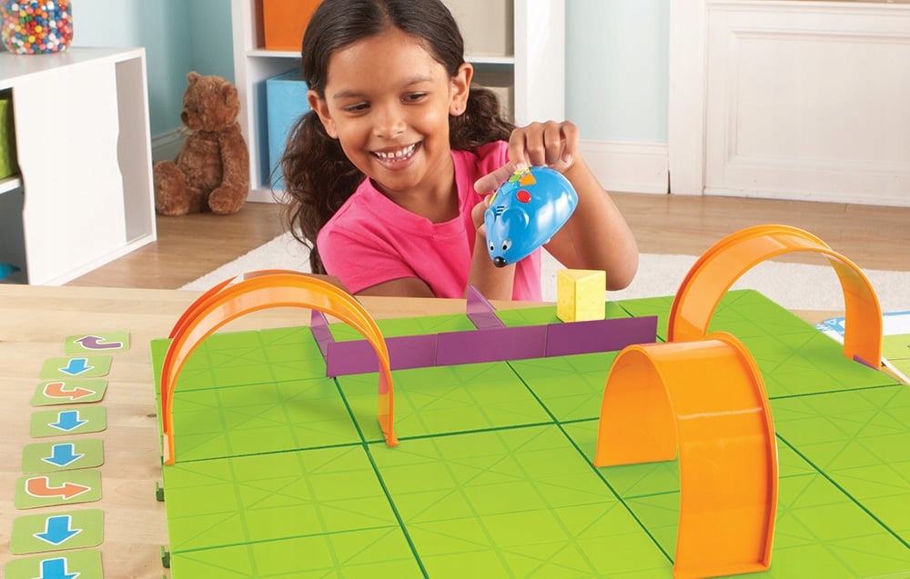 LEARNING RESOURCES ZESTAW ROBOT MYSZKA DO NAUKI PROGRAMOWANIA LABIRYNT 83EL Materiał inny