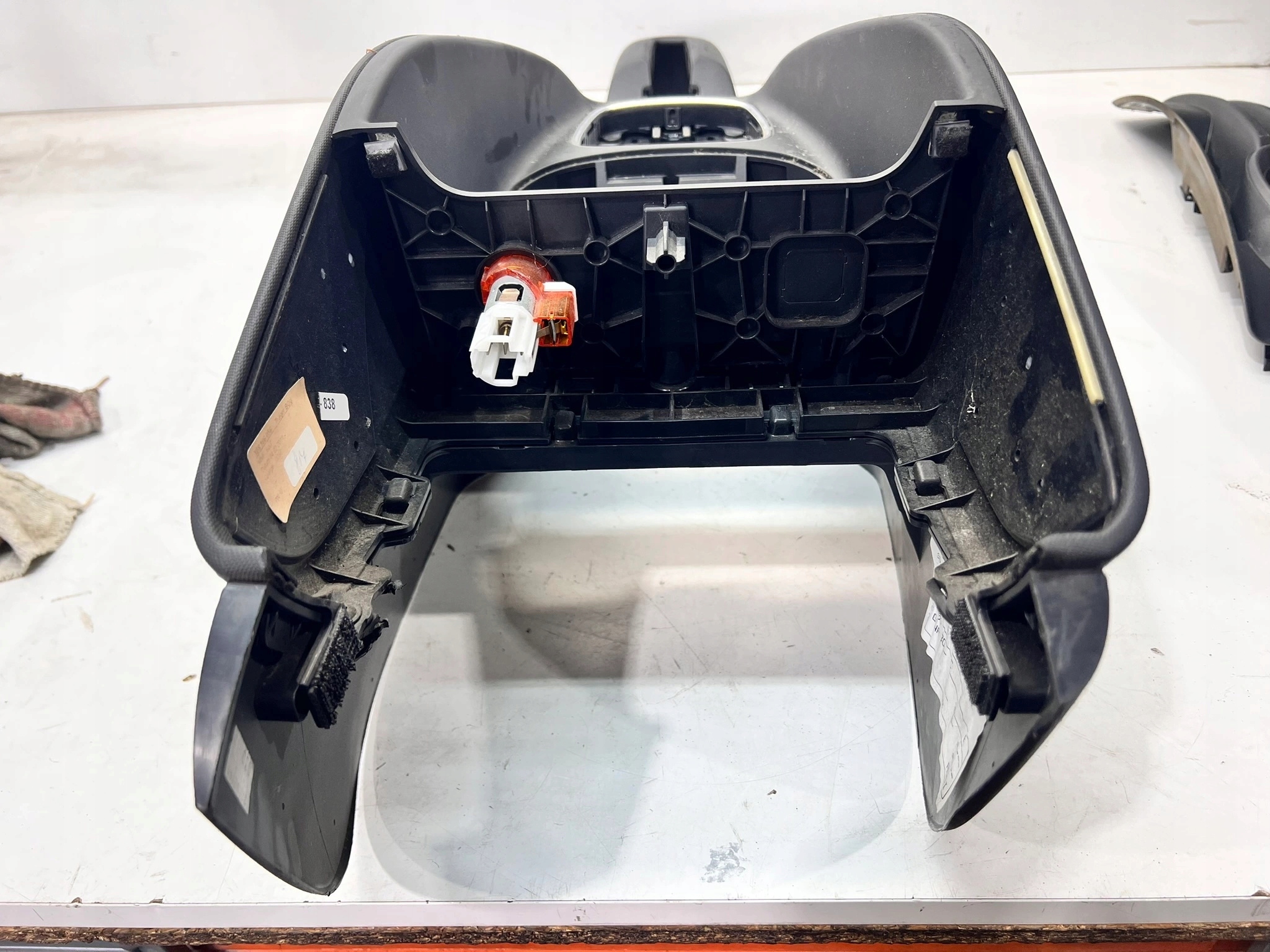 TUNEL mitte AUDI A1 8X 8X0863240A