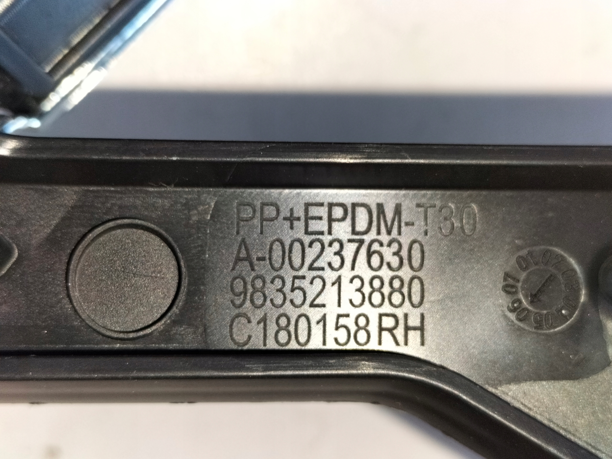 frame chrom holder lights reflektora front right OPEL MOKKA B II 20