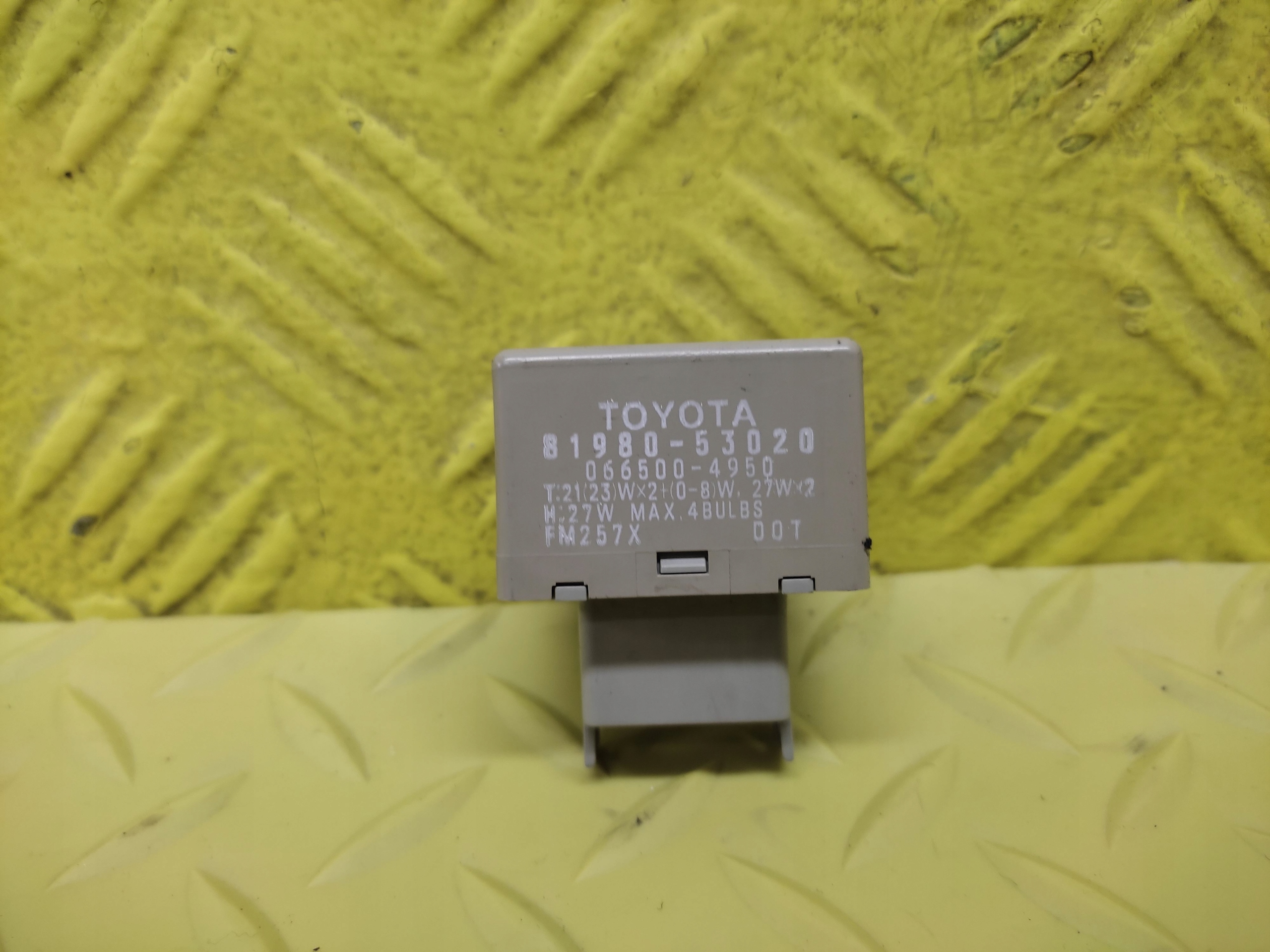 LEXUS RX300 3.0 V6 module relay 8198053020